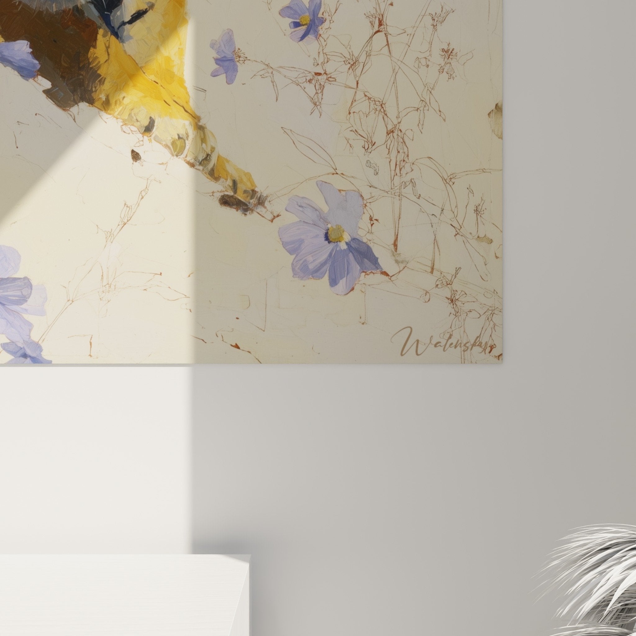 Übersicht Tigerbild in warmen Tönen mit blauen Blüten in modernem Interieur