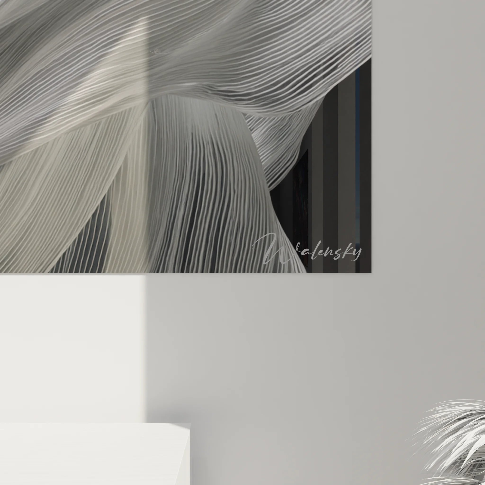 Vue d'ensemble du tableau tissu fluide noir et blanc dans un intérieur contemporain