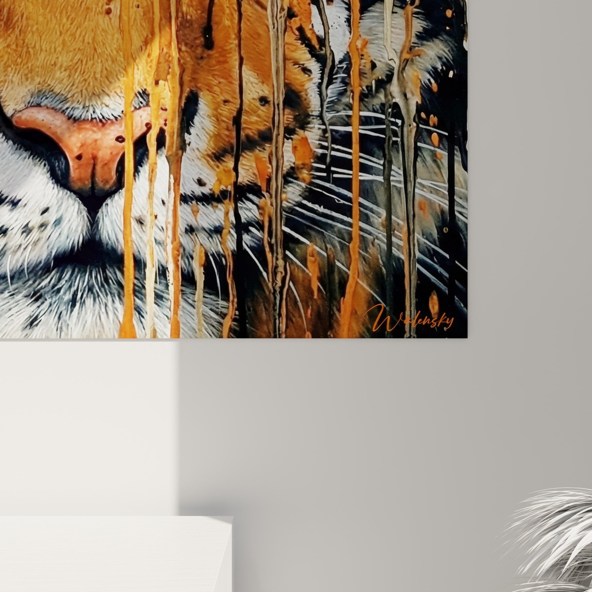 Vue d'ensemble tableau tigre street art coulures orange et noir decoration murale moderne