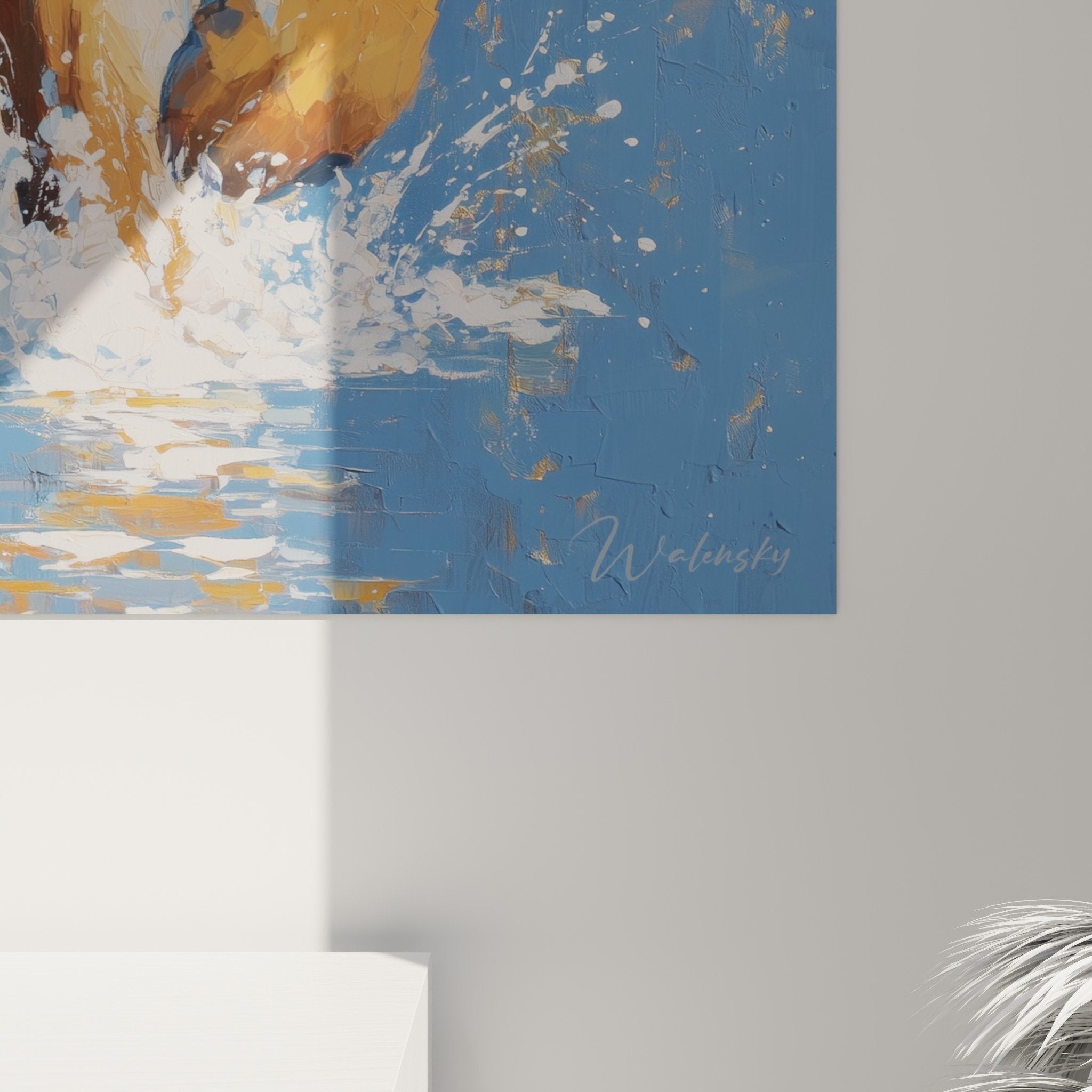 Vue ensemble tableau tigre eau halo dore salon contemporain decoration murale art animalier
