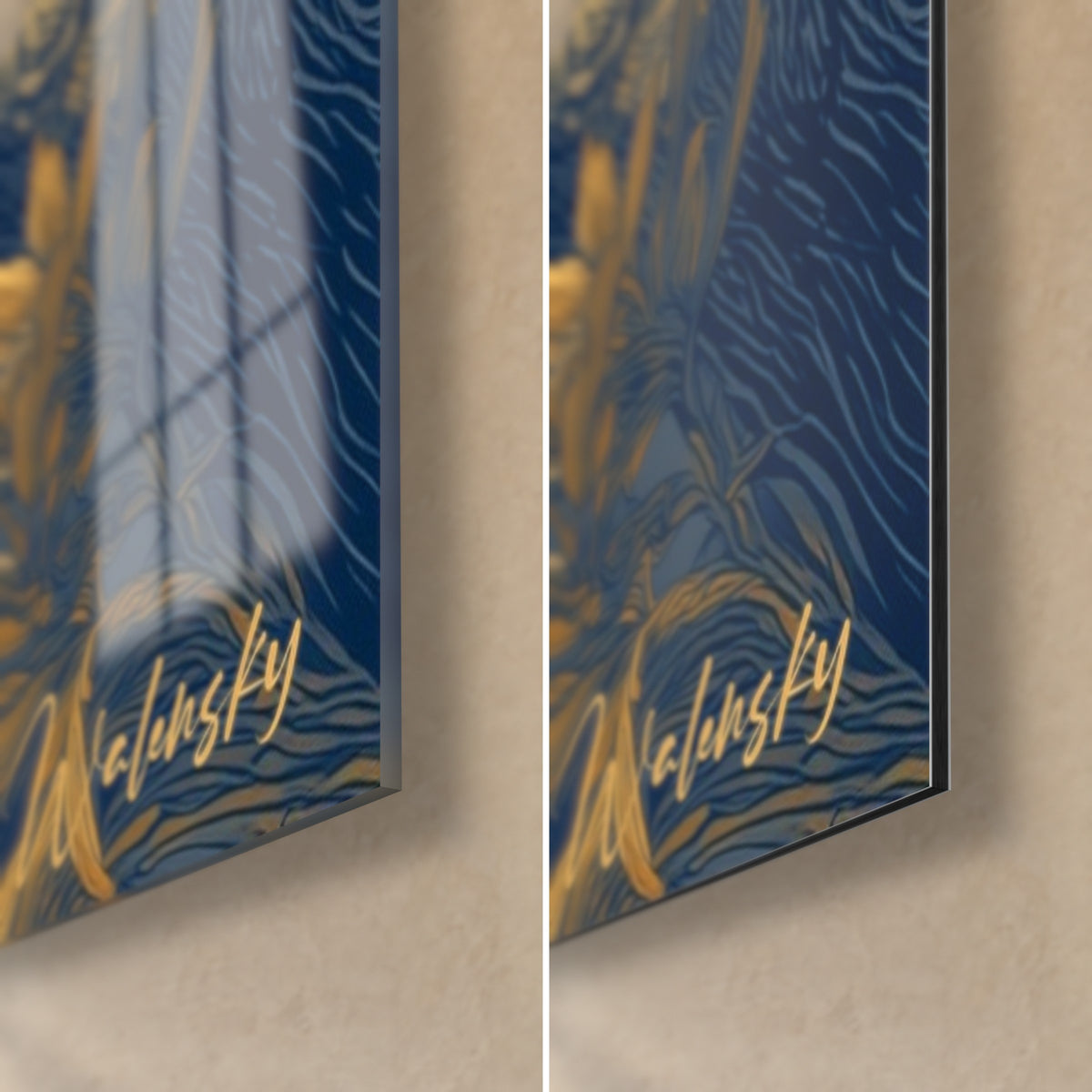 Schilderij van een gestreepte roofkat, rechter onderhoek: glanzend acrylglas links, mat Dibond-aluminium rechts, gouden signatuur op blauwe achtergrond