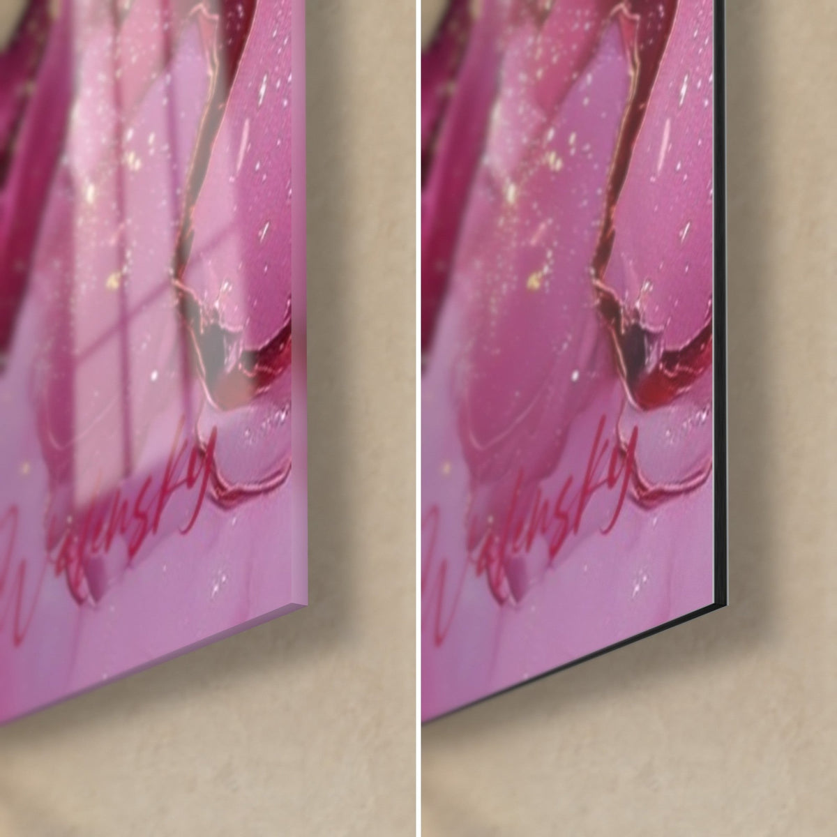 Schilderij met vloeiende magenta en gouden inkt, rechtsonder hoek van glanzend acrylglas en mat zwart Dibond, rand van 3 mm