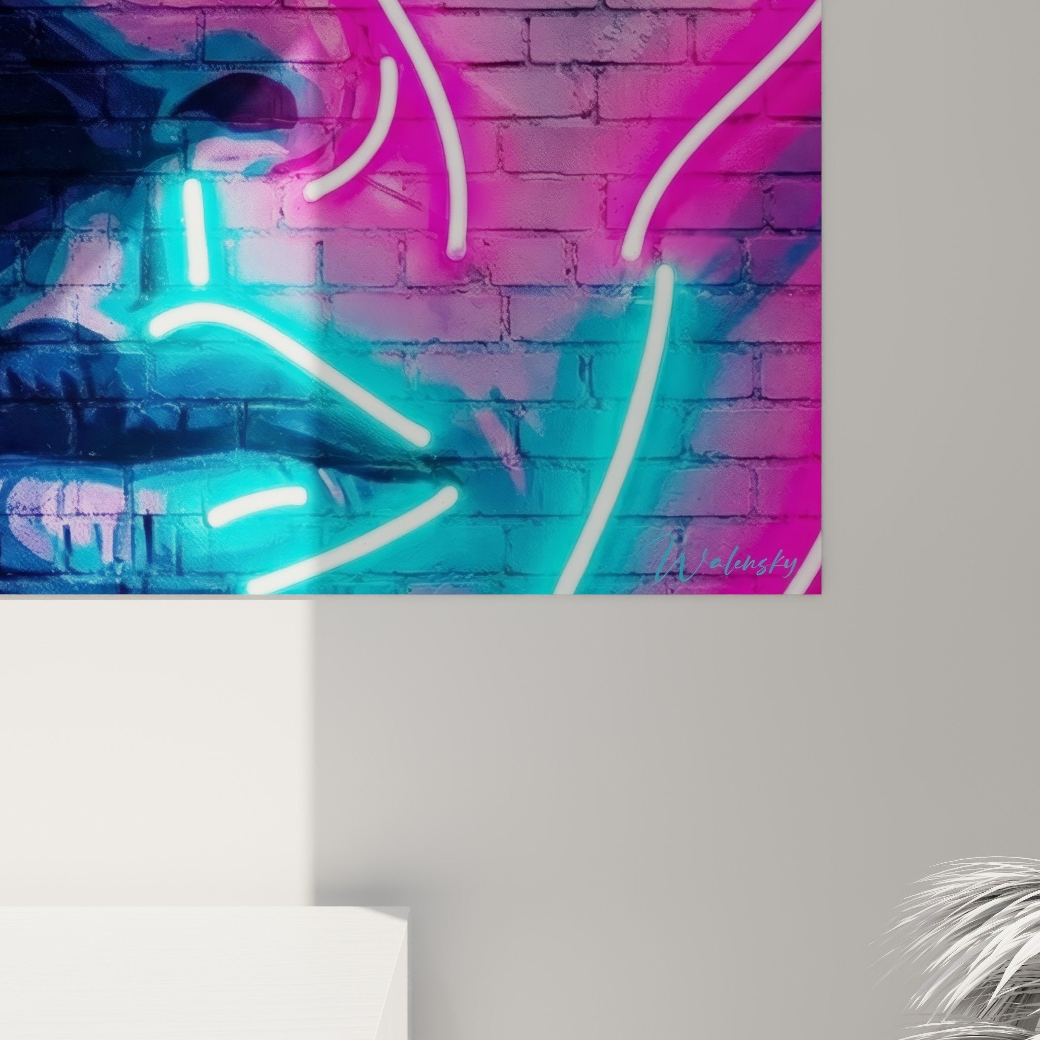 Vue ensemble portrait street art neon rose bleu mur briques decoration