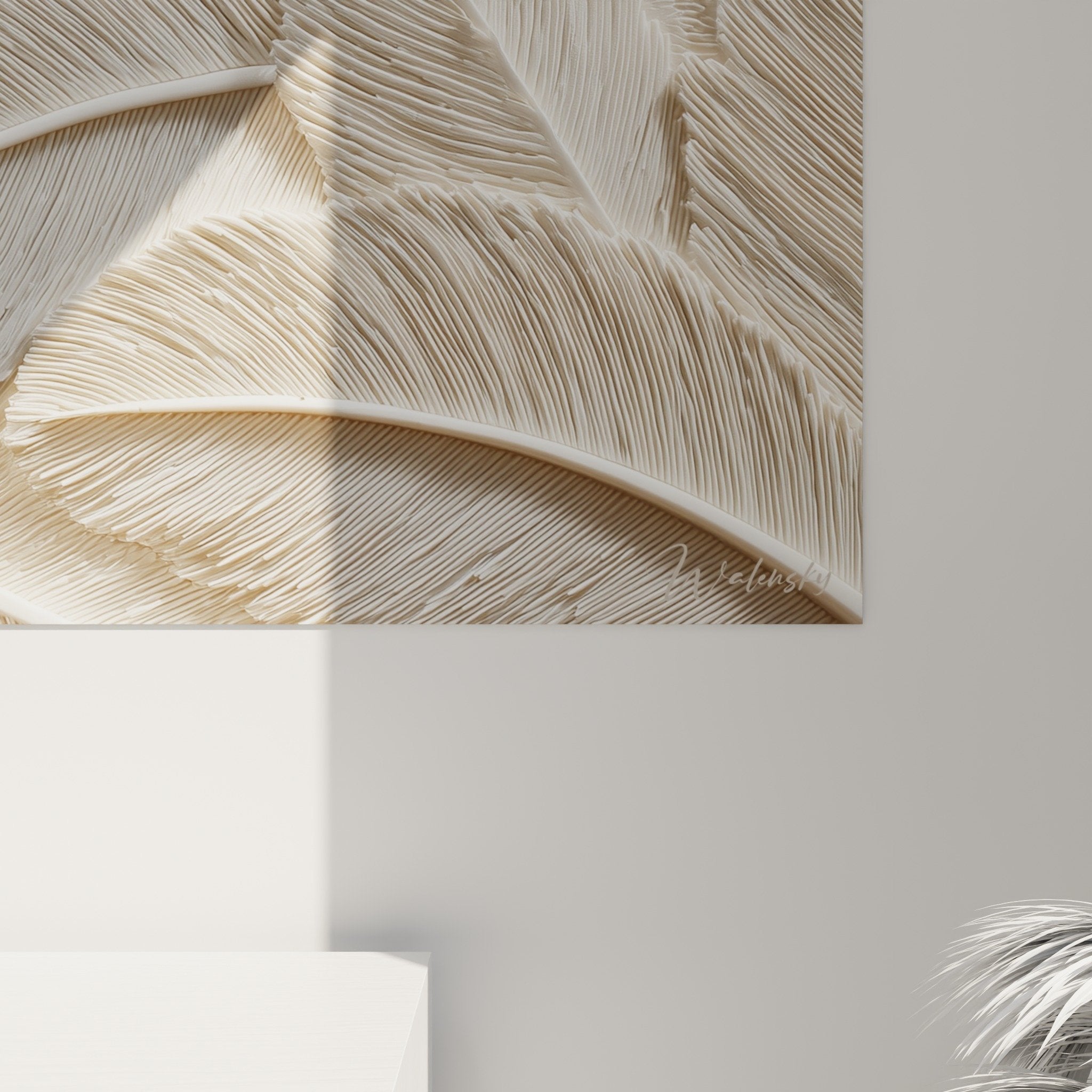 Vue ensemble relief plumes beiges salon contemporain decoration murale sophistiquee