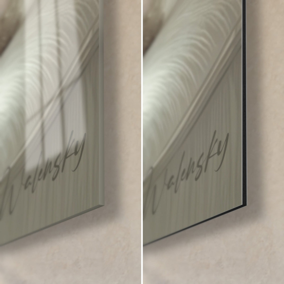 Tableau petit chien blanc bouclé, coin bas droit en verre brillant et alu Dibond noir mat, signature Walensky, tranche de 3 mm
