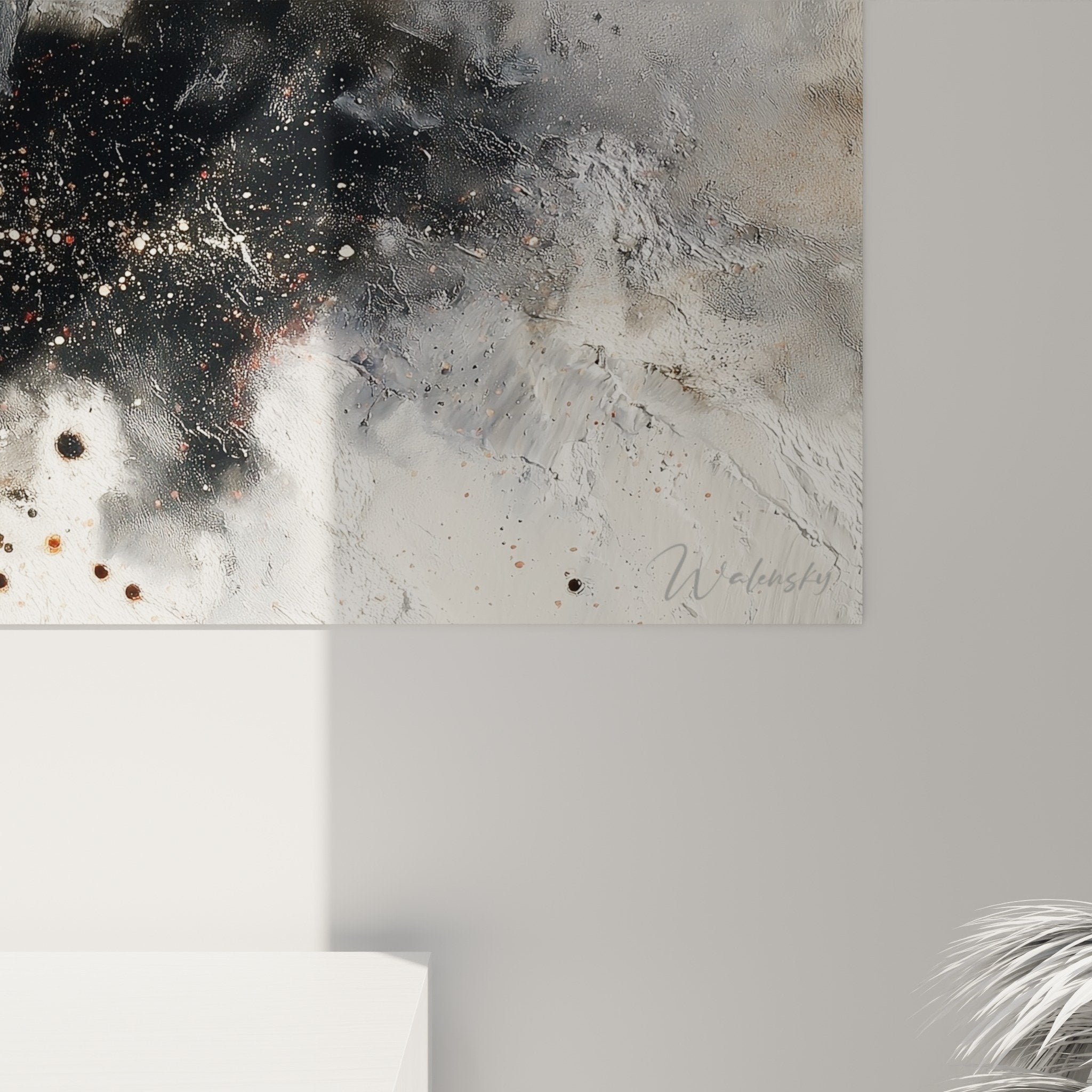 Vue ensemble tableau mural abstrait noir blanc or dans salon moderne decoration feng shui nord ouest