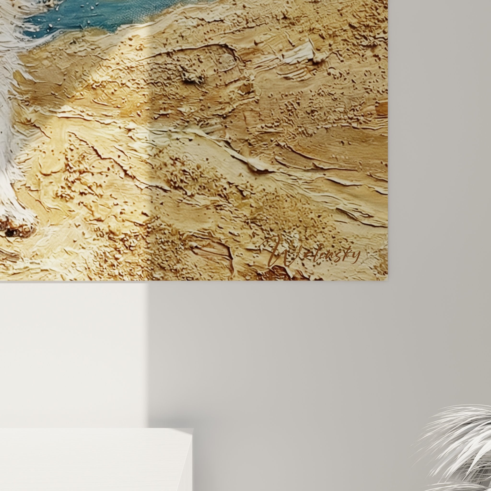 Vue ensemble tableau chien papillon plage salon décoration murale style côtier harmonies bleu doré naturelles