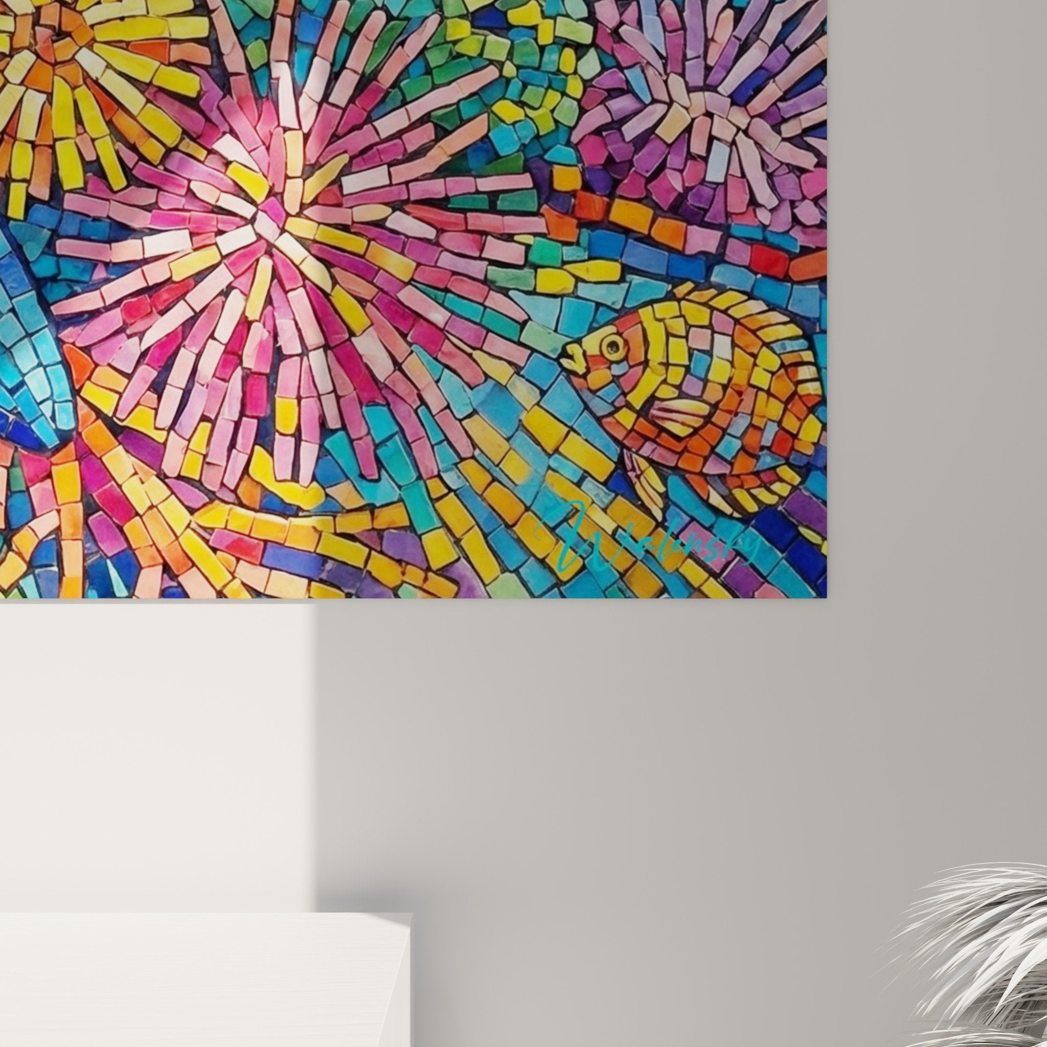 Gesamtansicht Seestern-Mosaikbild im modernen Wohnzimmer, farbenfrohe marine Wanddekoration
