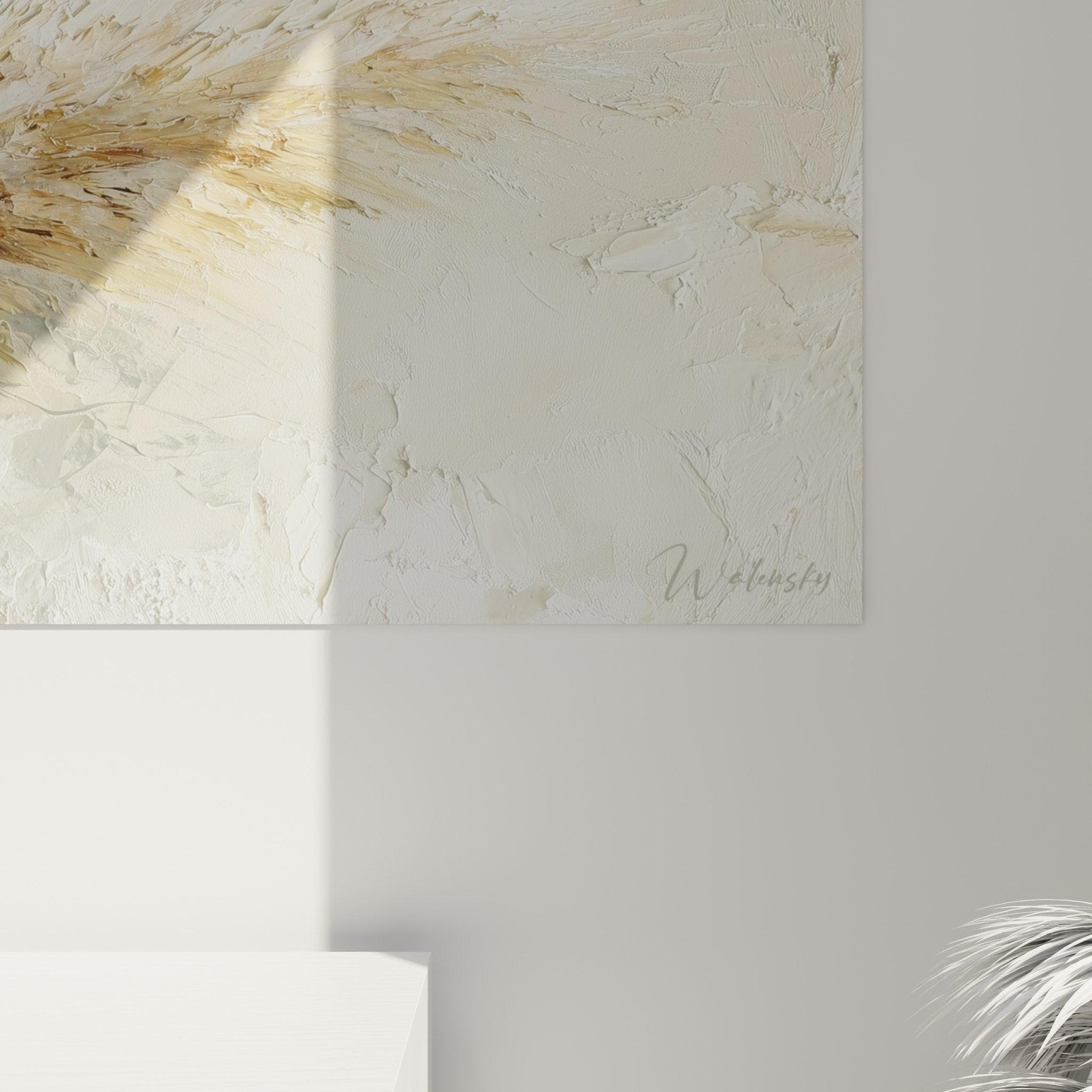Vue ensemble tableau graminées épi doré dans salon moderne, harmonie tons beiges naturels