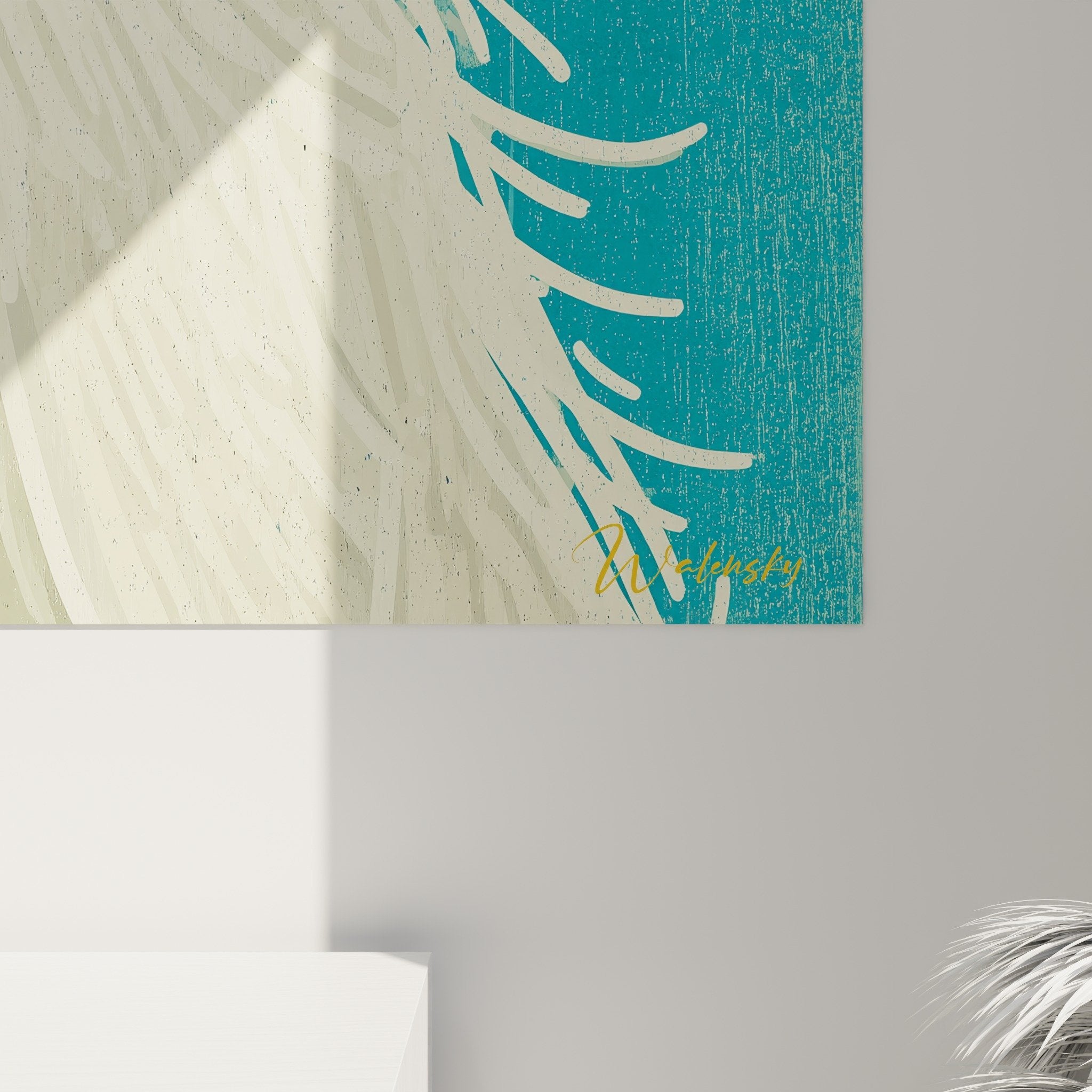 gesamtansicht komondor gemälde wohnzimmer wanddekoration modernes hundekunstwerk weißer hund türkisfarbener hintergrund geometrische zeitgenössische kunst