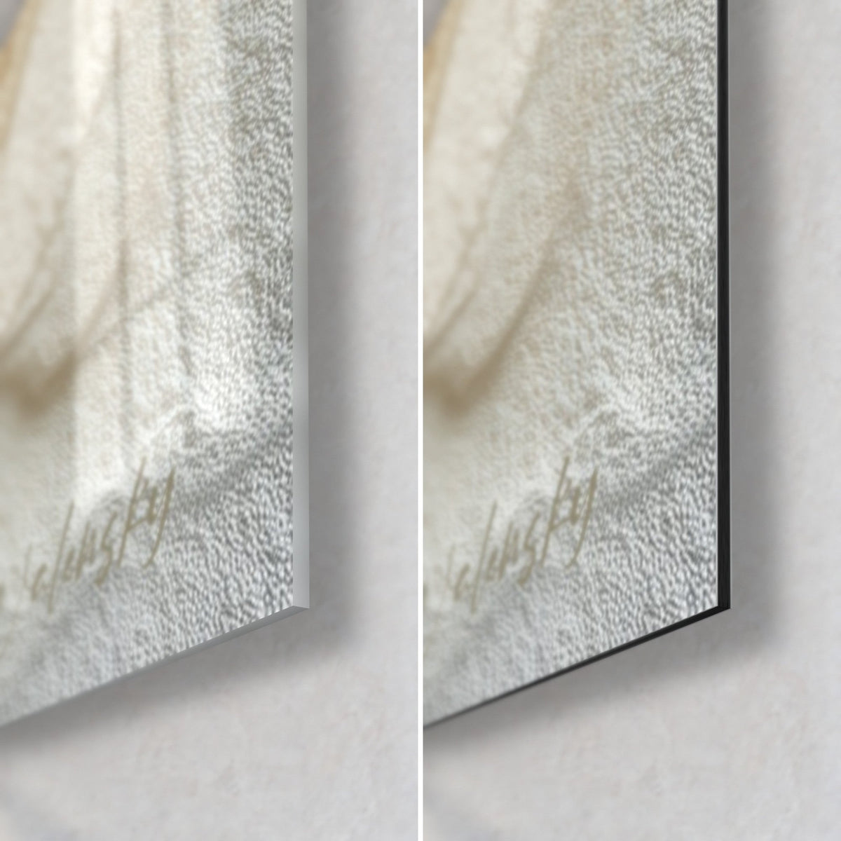 Tableau relief de papier texturé bleu et blanc crème, coin bas droit : verre brillant à gauche, Dibond mat à droite, tranche 3 mm