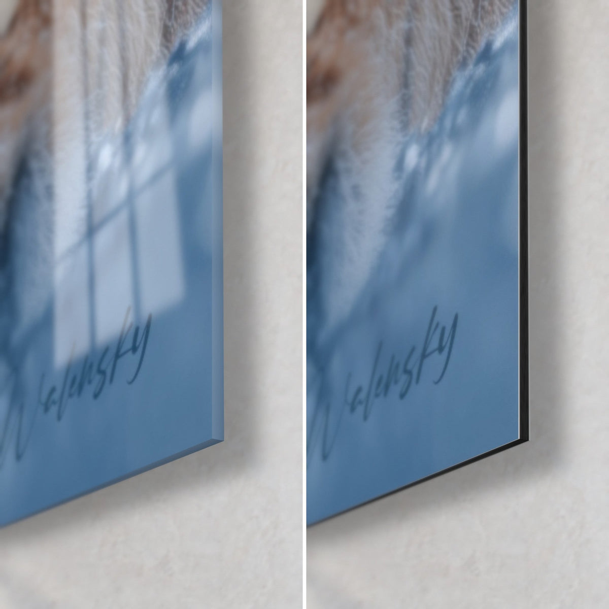 Schilderij ijstijger, rechtsonder: glanzend blauw acrylglas links, mat zwart Dibond-aluminium rechts, 3 mm rand