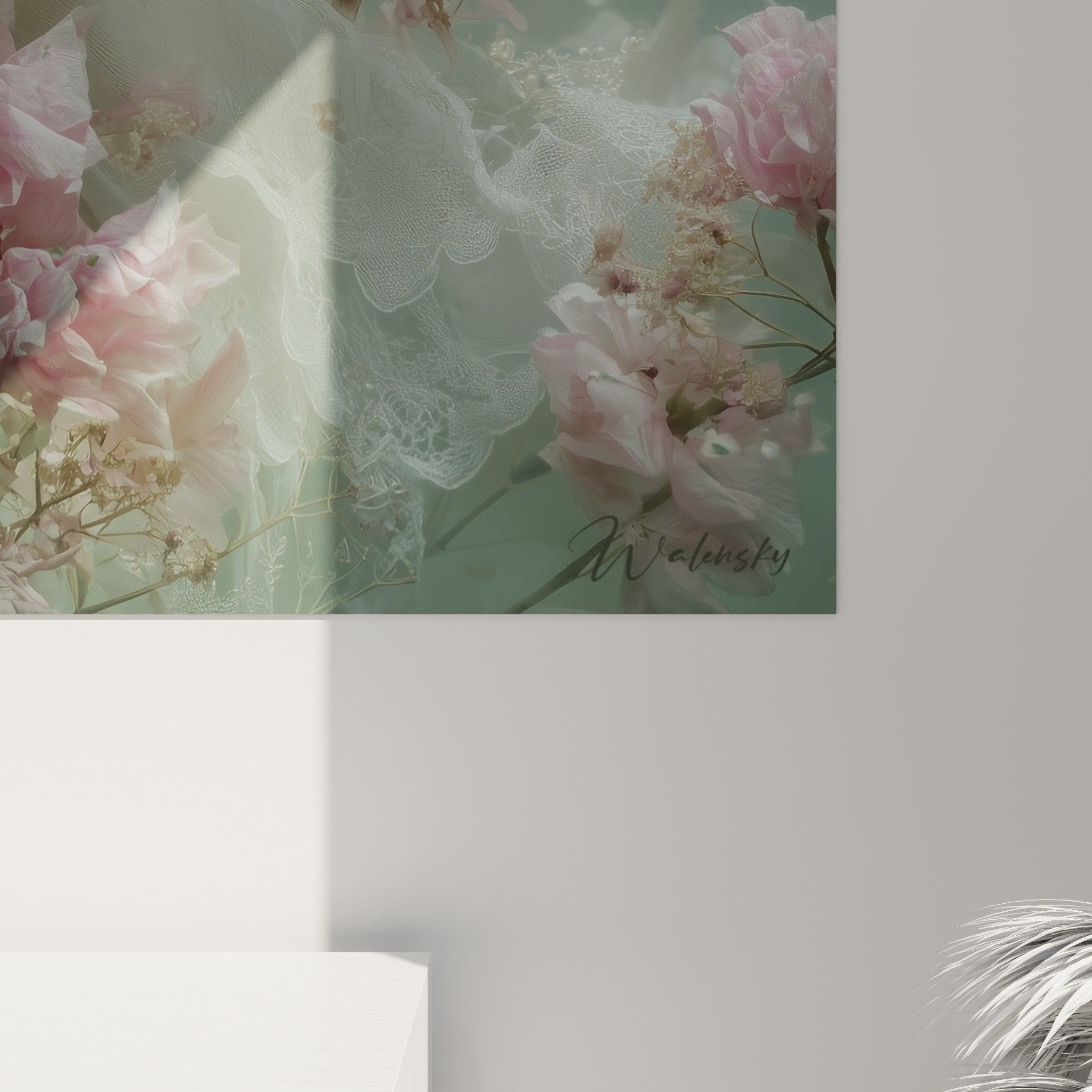 Vue d'ensemble du tableau axolotl blanc et fleurs roses dans decoration moderne