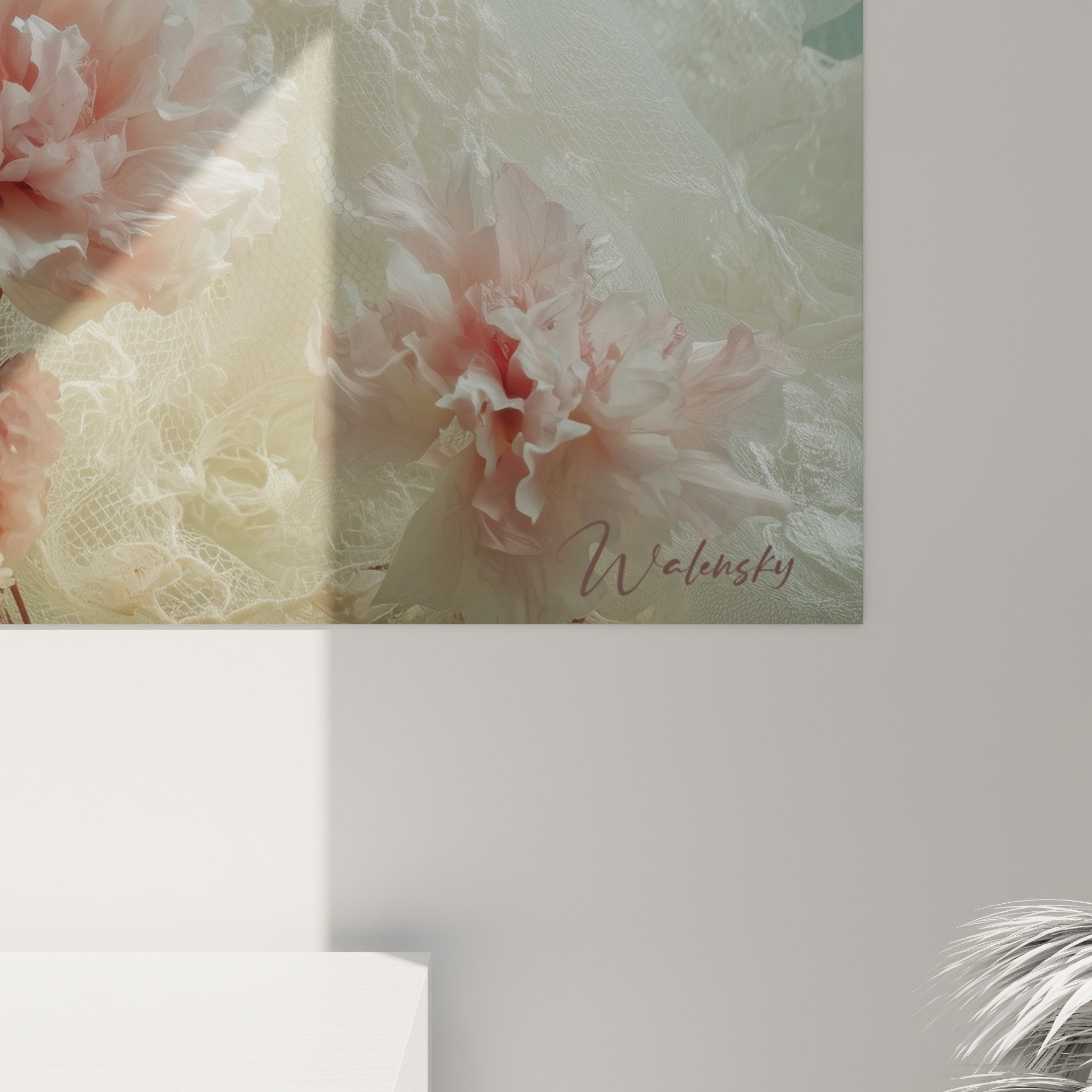 Vue ensemble tableau axolotl voile tulle fleurs roses composition complete artistique