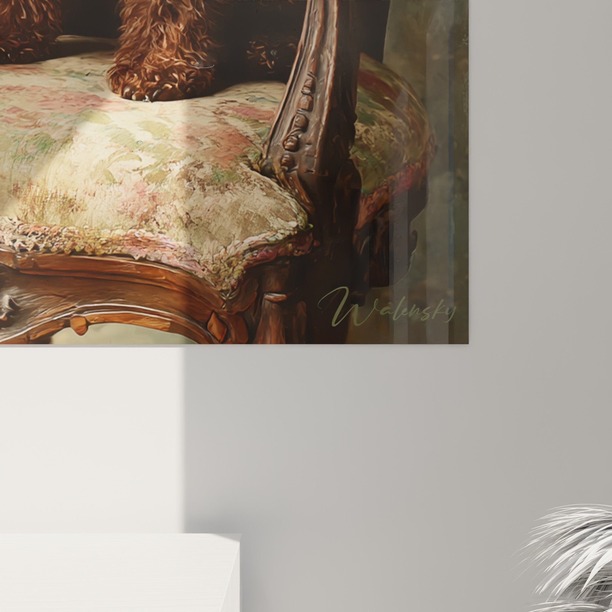 Vue ensemble tableau caniche fauteuil baroque fleuri tons sepias dores salon aristocratique