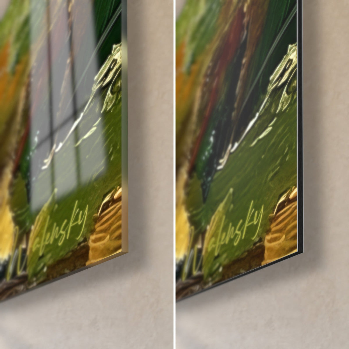 Schilderij van een vale hond in de achtervolging, rechterbenedenhoek, diep groen en goud, Walensky-signatuur, glanzend glas en mat Dibond