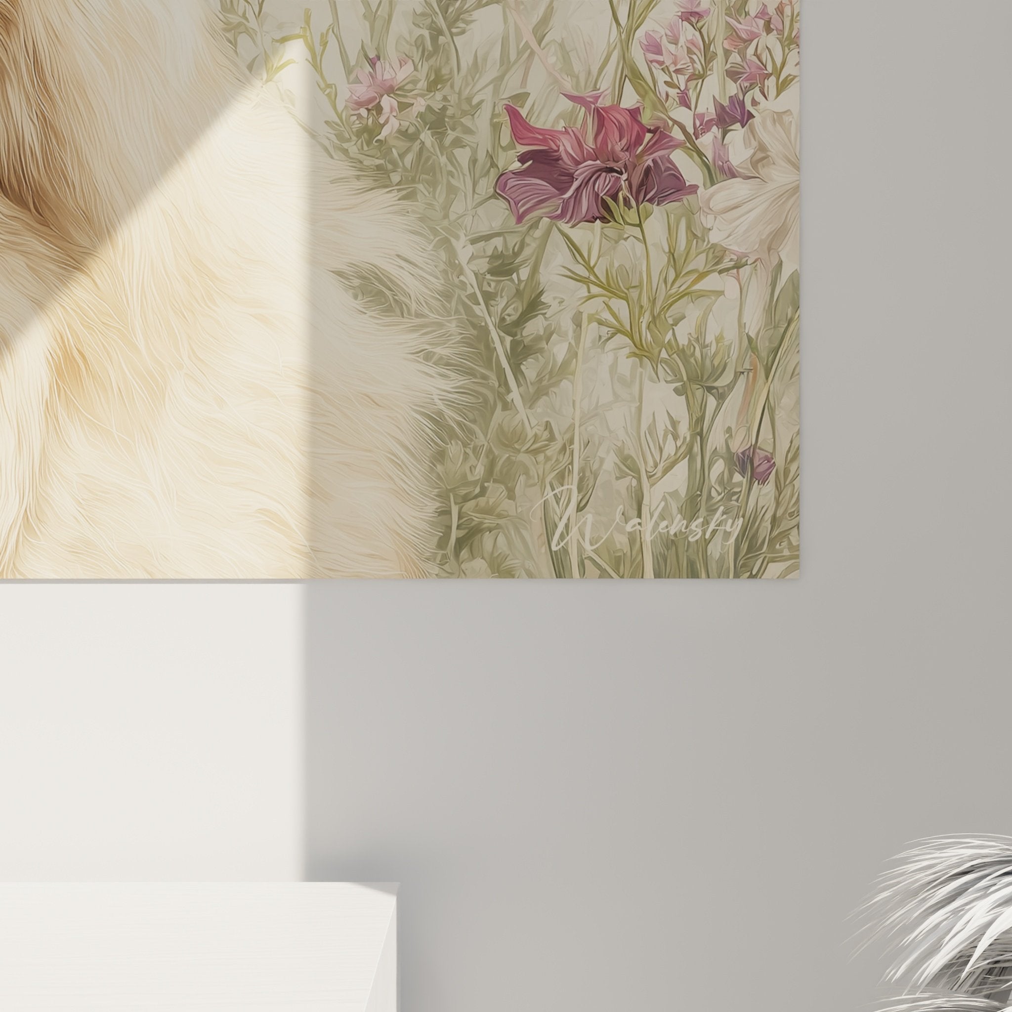 Vue ensemble tableau décoratif Chow Chow prairie fleurie violet beige décoration murale salon chambre