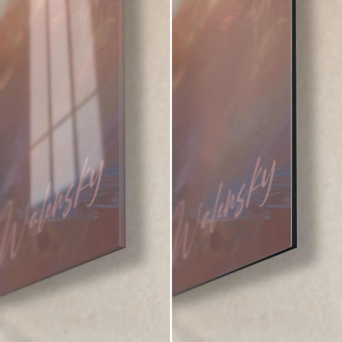 Schilderij van een spaniël met karamelkleurige krullen, glanzende glashoek links en mat zwart Dibond aluminium rechts, dikte 3 mm