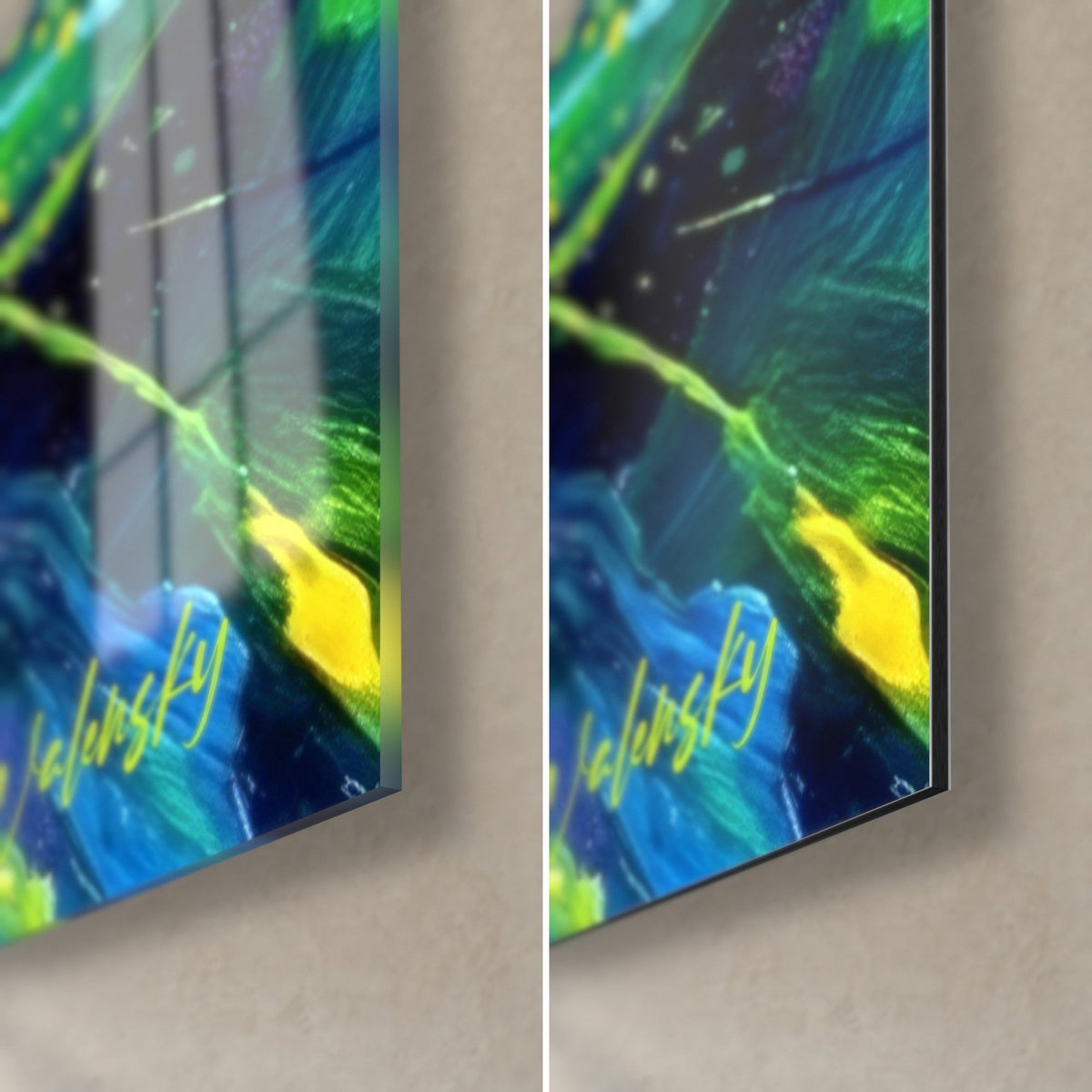 Tableau grenouille aquatique, coin bas droit : signature jaune sur fond bleu nuit, verre brillant à gauche, Dibond mat à droite