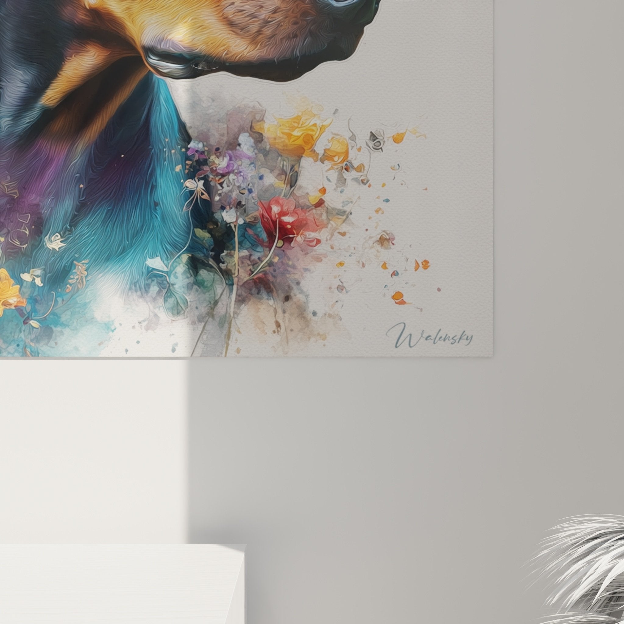 Gesamtansicht des Porträtgemäldes Doberman blau orange im zeitgenössischen Wohnzimmer Wanddekoration