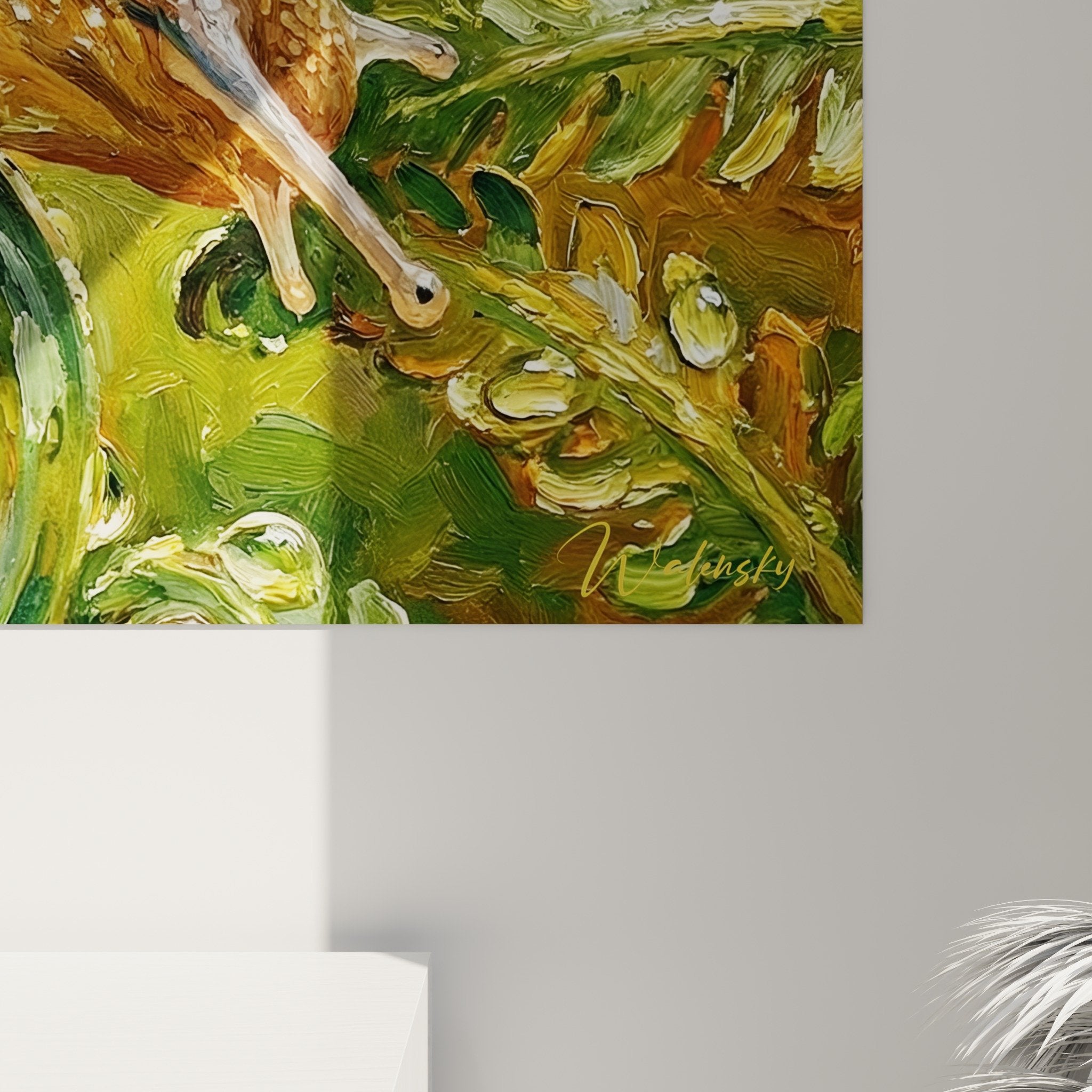 Gesamtansicht Schnecke Kunstwerk in Kupfer- und Grüntönen in natürlicher Inneneinrichtung zeitgenössische Kunstdekoration
