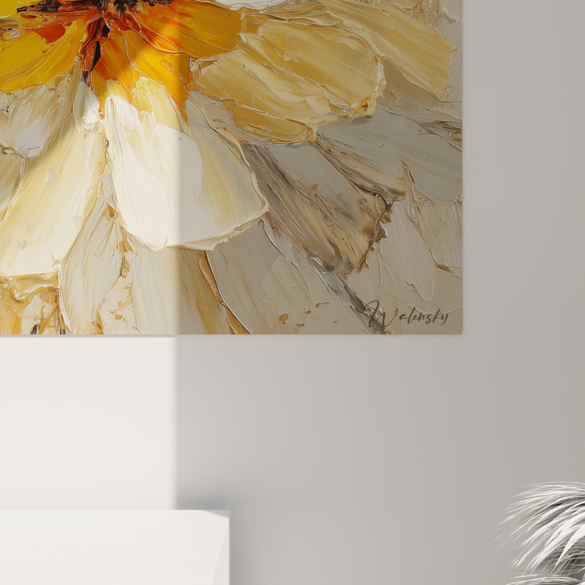 Vue ensemble tableau fleur dorée et crème dans intérieur lumineux décoration murale
