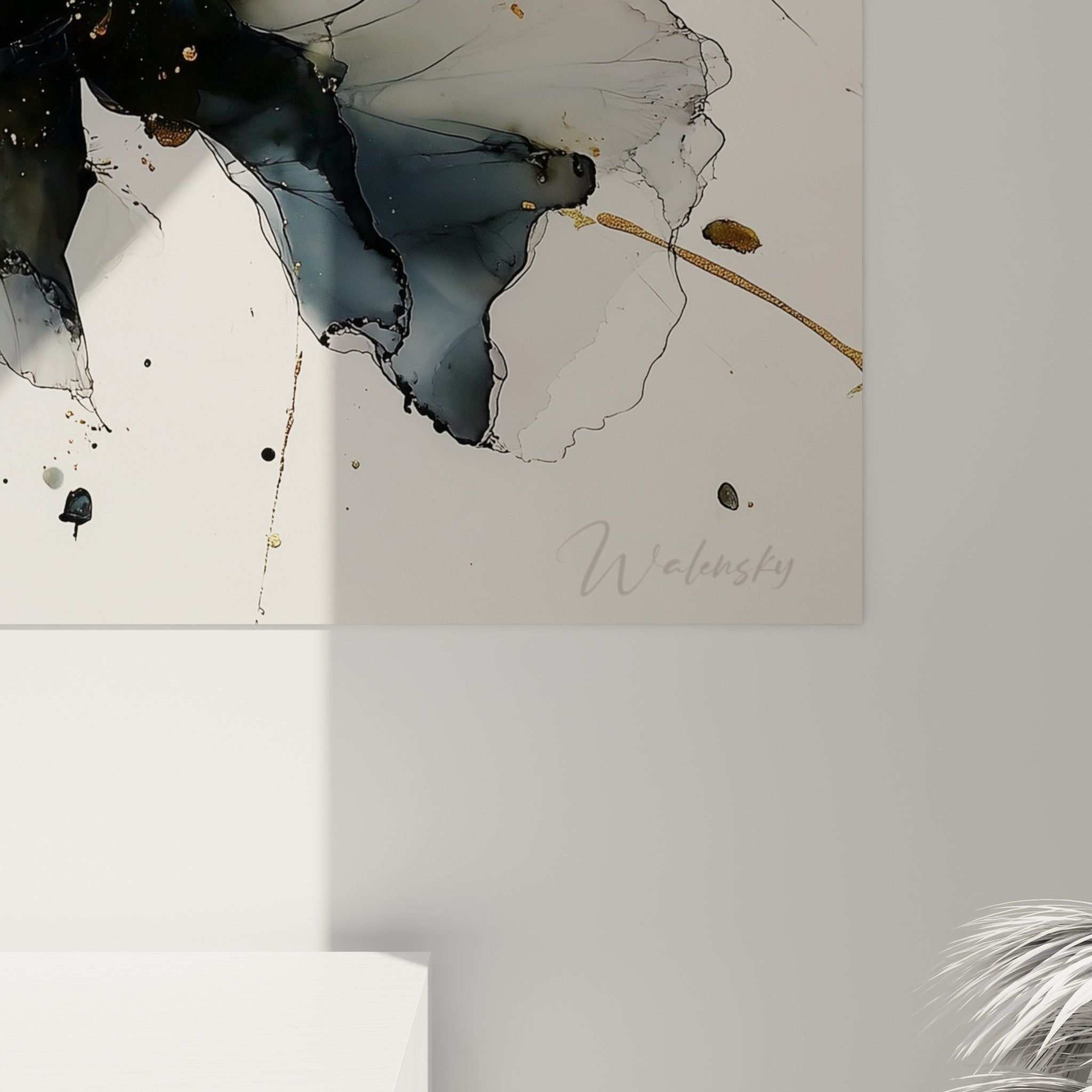 vue ensemble tableau fleurs grises dorees eclaboussures artistiques composition florale moderne marbre abstrait