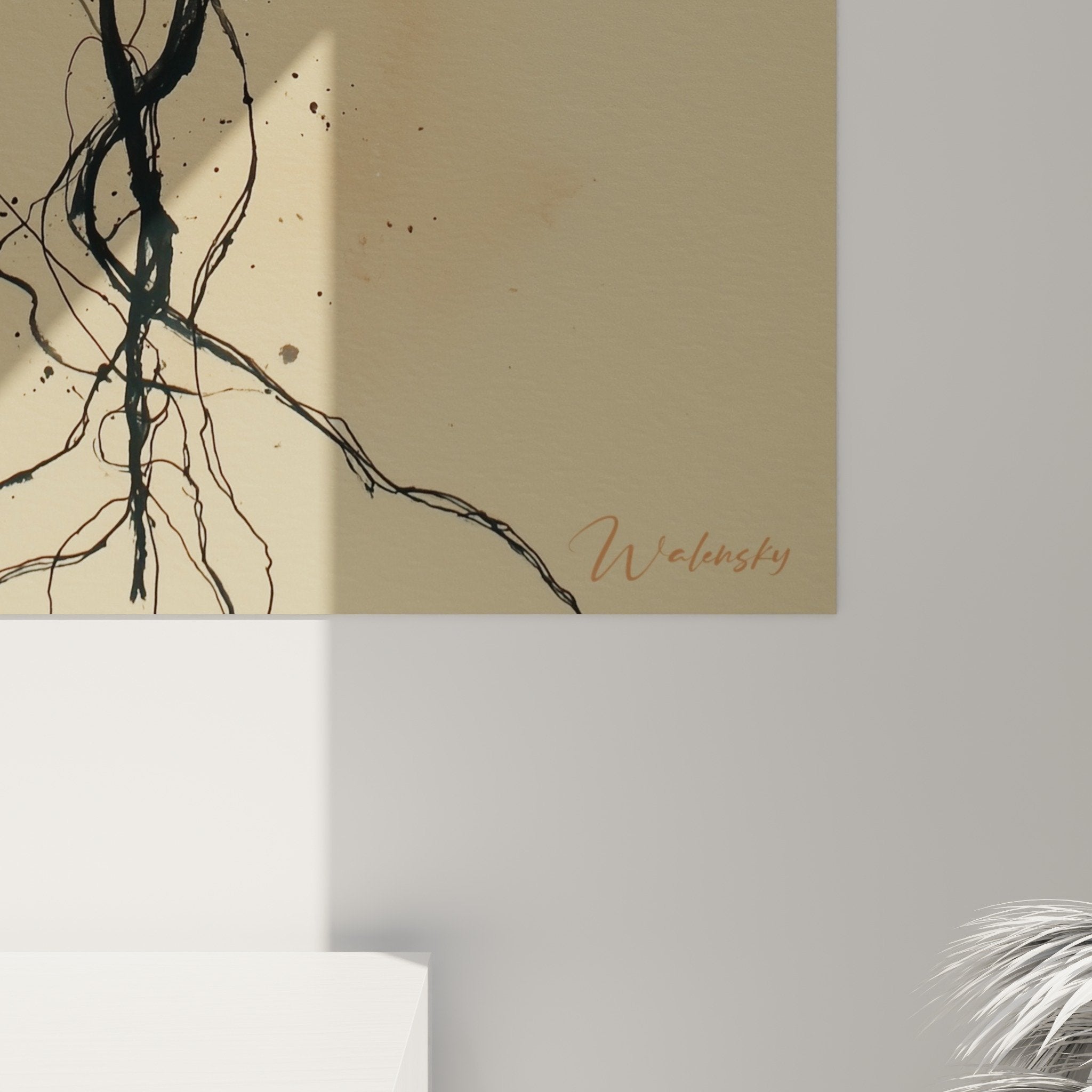Gesamtansicht florales Gemälde Ikebana verflochtene Stiele moderne Zen-Komposition