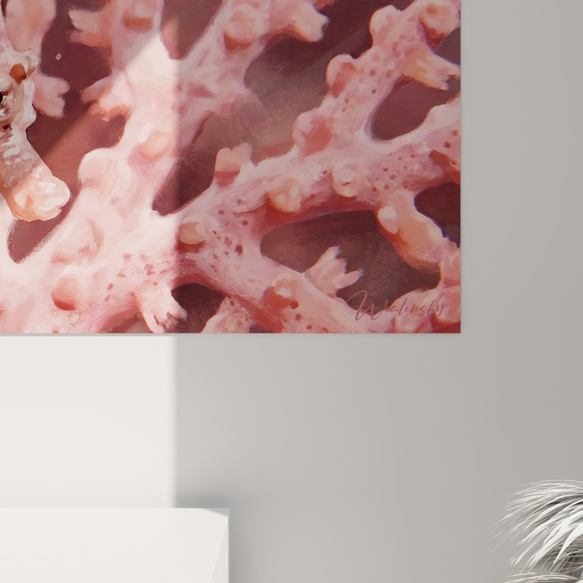 Vue ensemble tableau hippocampe rose corail decoration murale marine elegante interieur moderne