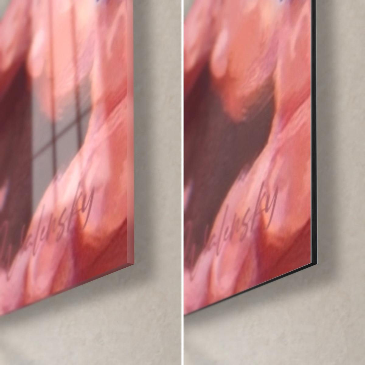 Schilderij van een zeepaardje in roze en koraalkleurige verf, rechteronderhoek: glanzend acrylglas links, mat zwart Dibond-aluminium rechts, rand van 3 mm