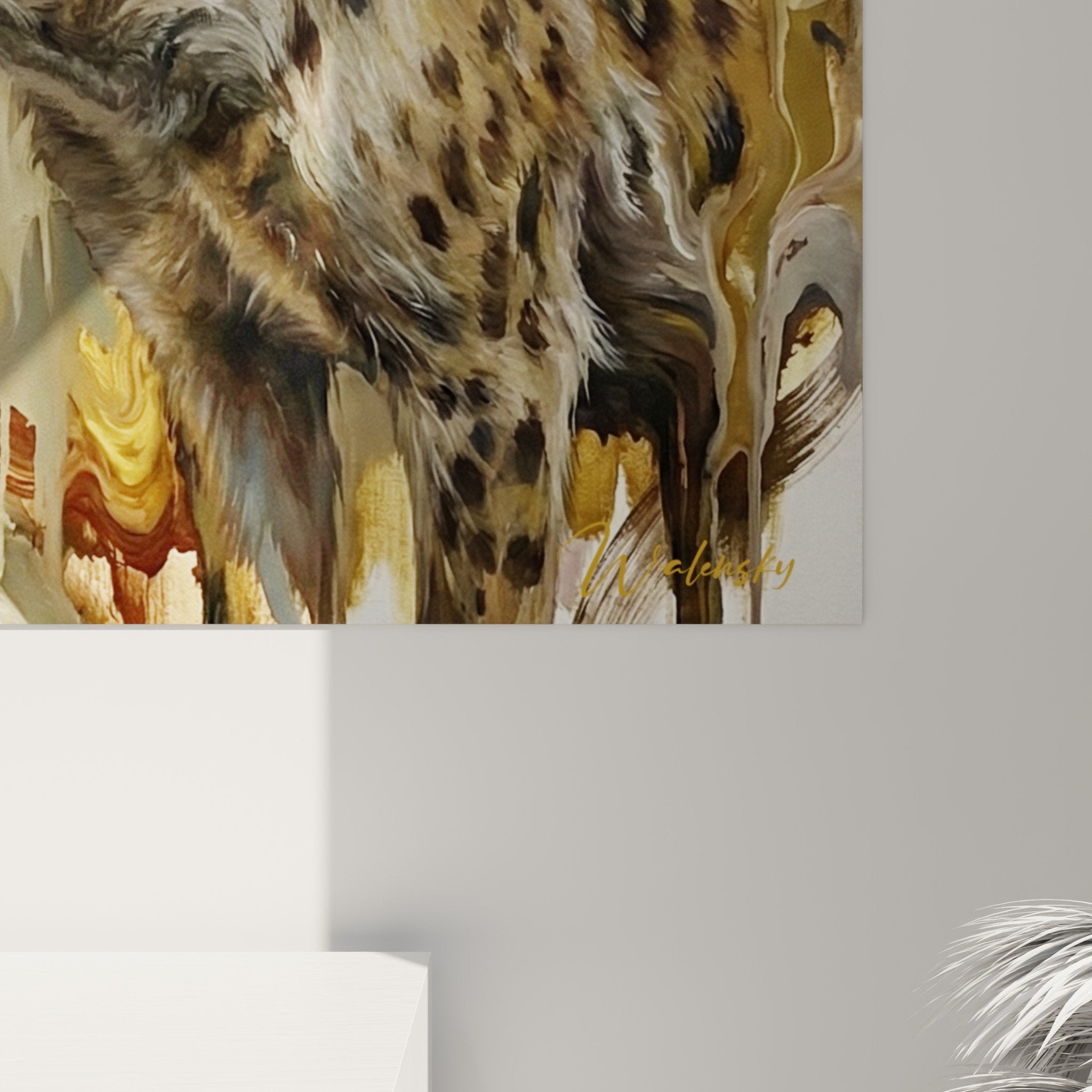 Gesamtansicht Hyänenschädel-Kunstwerk Erdenfarben Ocker Beige afrikanische Savannenstimmung