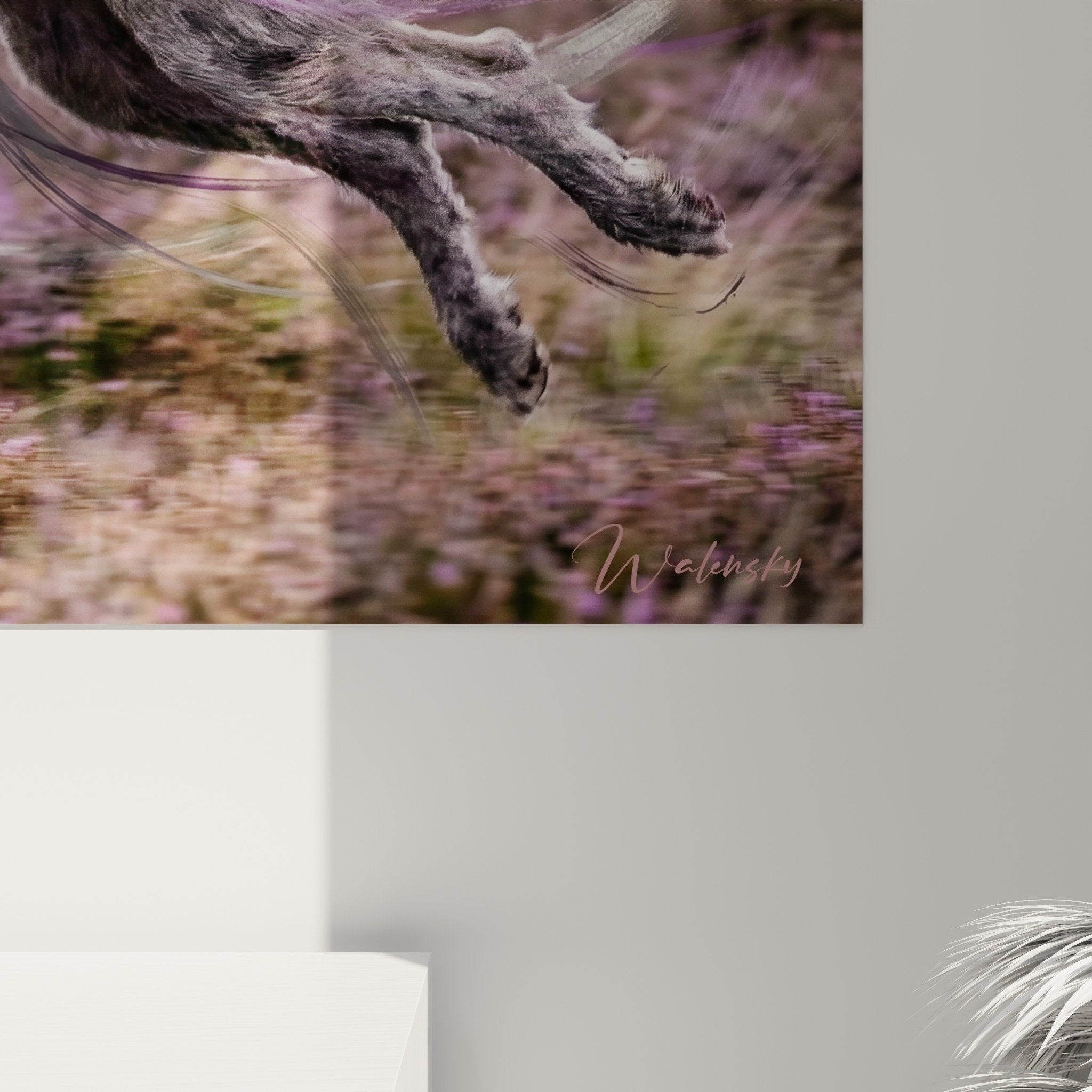 gesamtansicht irischer windhund violett wohnzimmer wanddekoration hund rennen mystische kunst zeitgenössische kunst