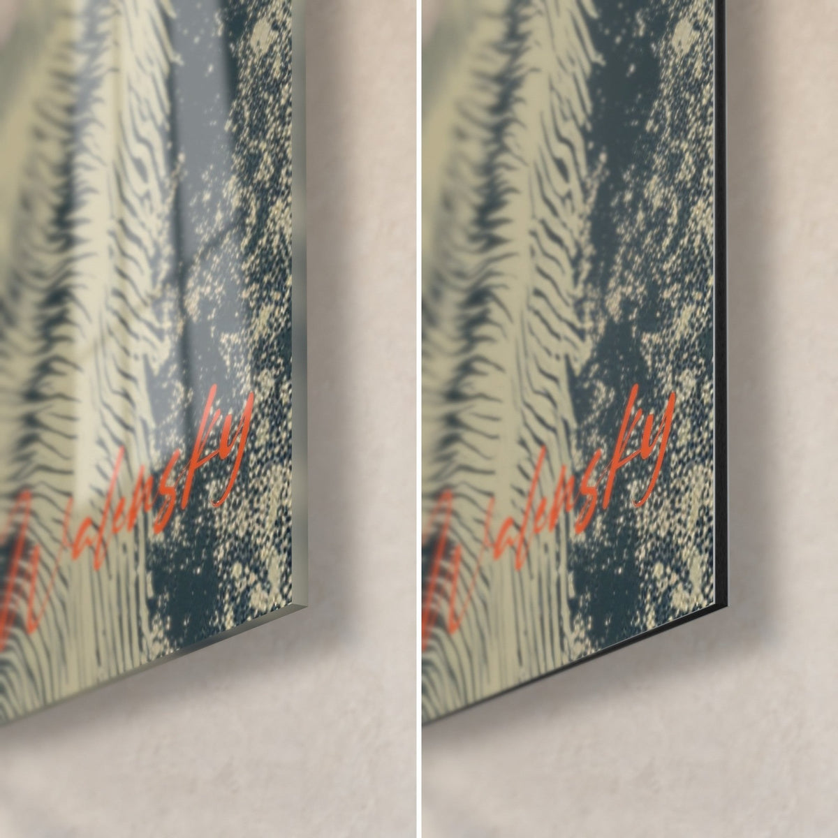 Tableau lévrier au regard dressé, coin bas droit : verre brillant à gauche, Dibond mat à droite, signature orange sur fond ardoise