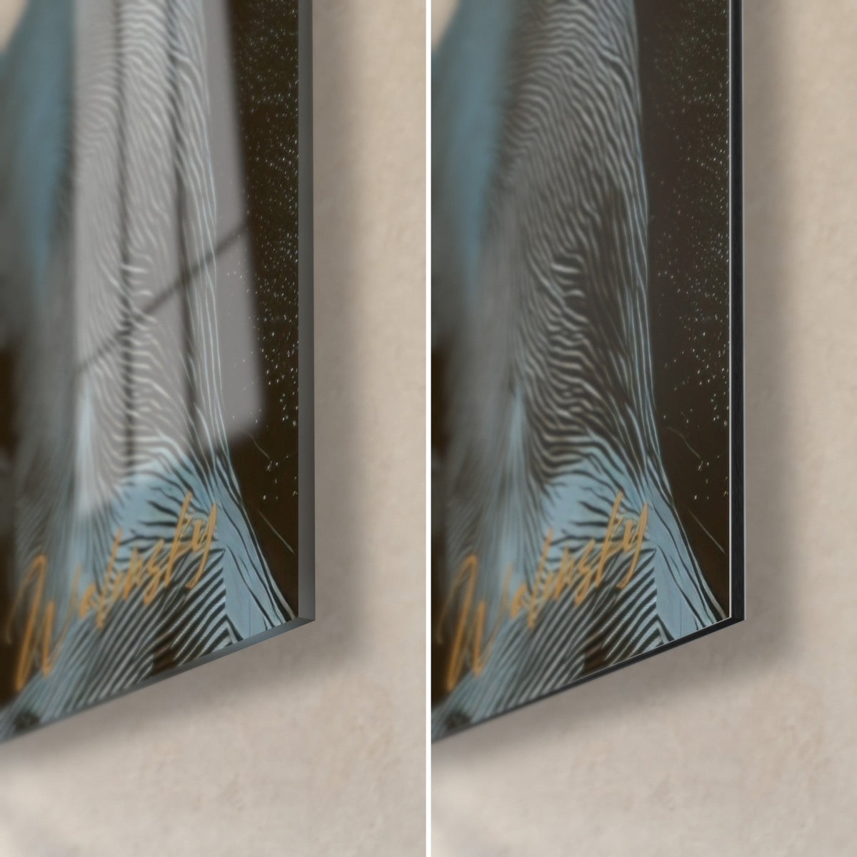Quadro levriero dal pelo grigio-azzurro inciso, angolo in basso a destra: vetro acrilico lucido con riflessi, alluminio Dibond nero opaco, bordo da 3 mm