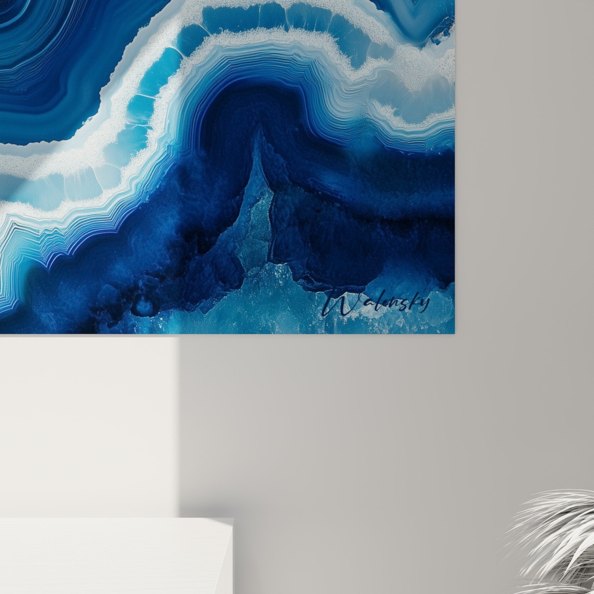 Vue ensemble tableau marbre abstrait bleu blanc dore style contemporain decoration interieur moderne