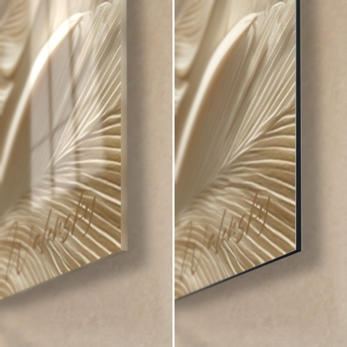 Quadro con rilievo di piuma beige e oro, angolo in basso a destra: vetro acrilico lucido a sinistra, Dibond opaco a destra, spessore 3 mm