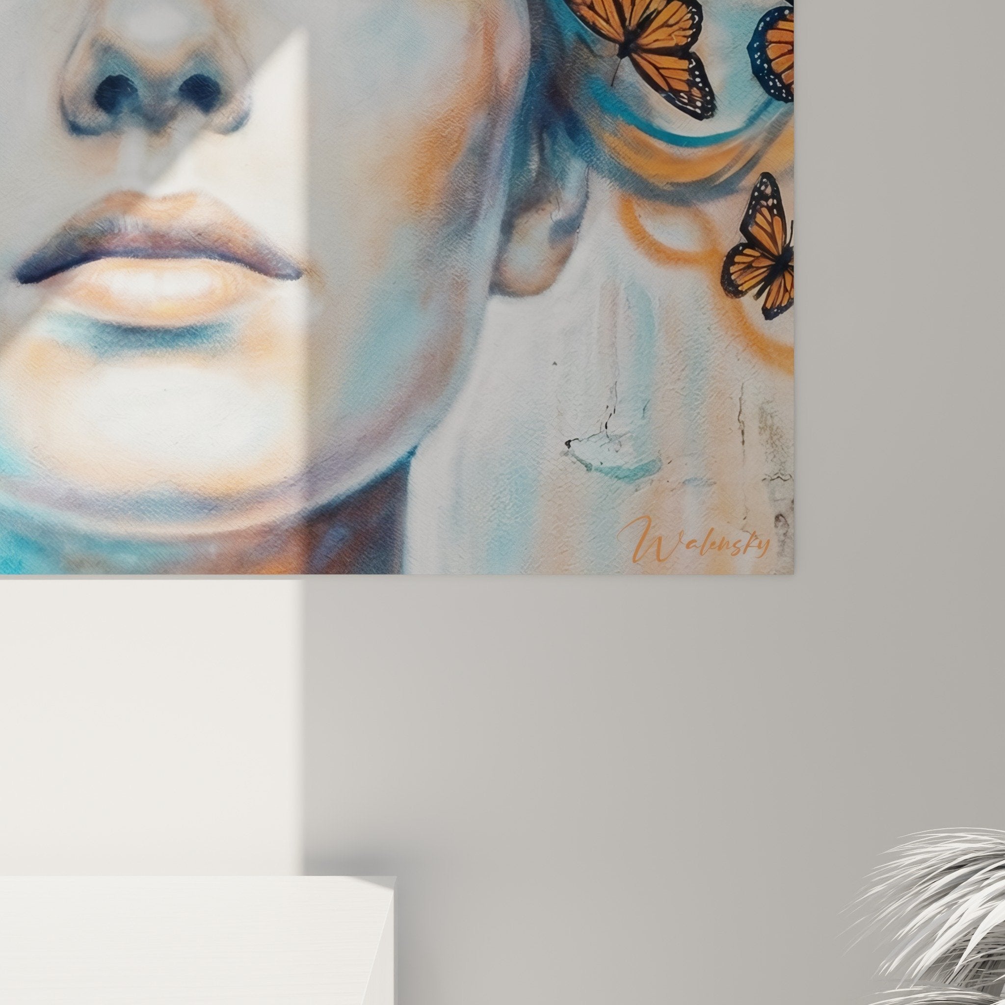 Gesamtansicht Porträt-Kunstwerk Street Art Frau Schmetterlinge Orange Blau Inneneinrichtung