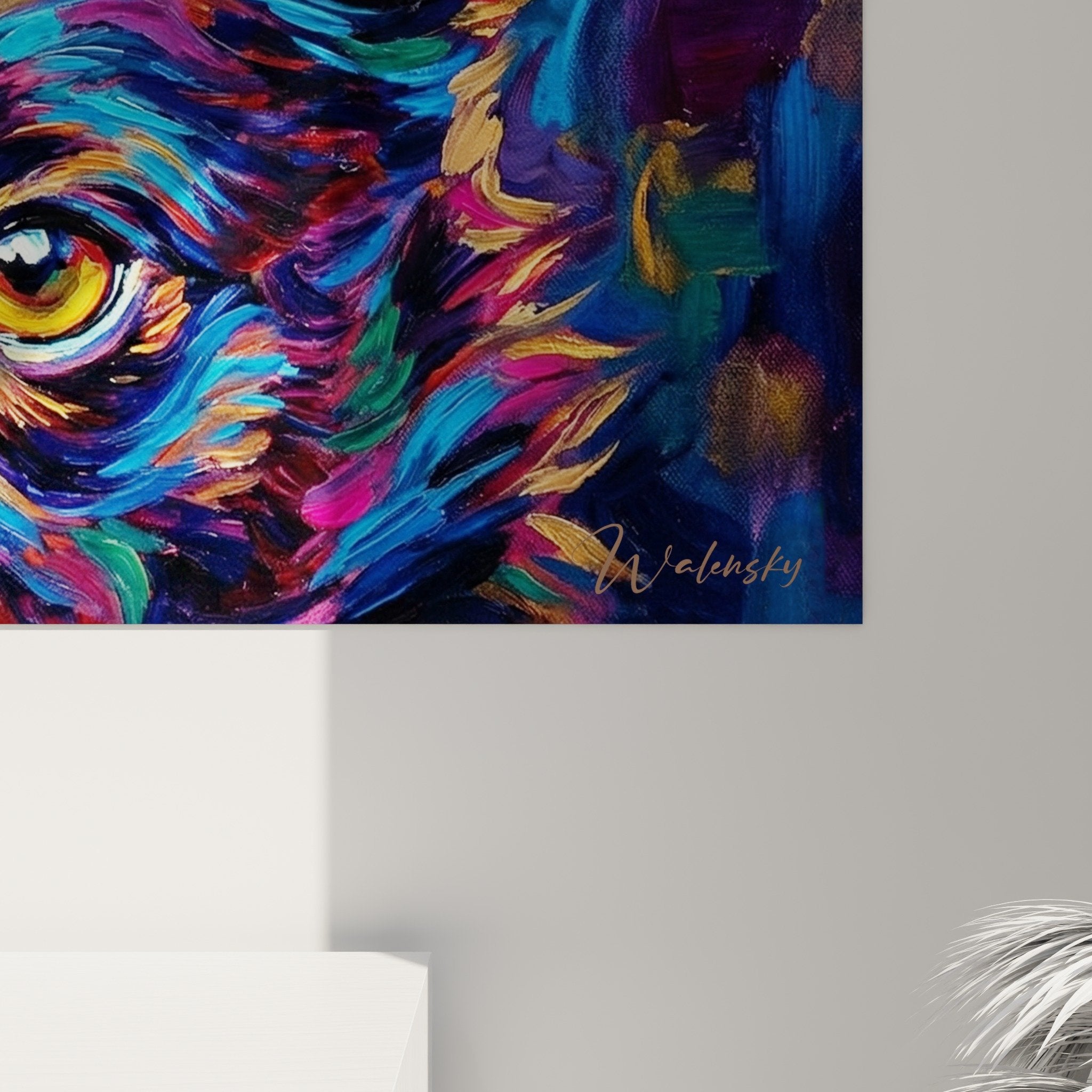 Gesamtansicht des bunten Schipperke-Gemäldes in modernem Innenraum, Wanddekoration, zeitgenössische Hundekunst