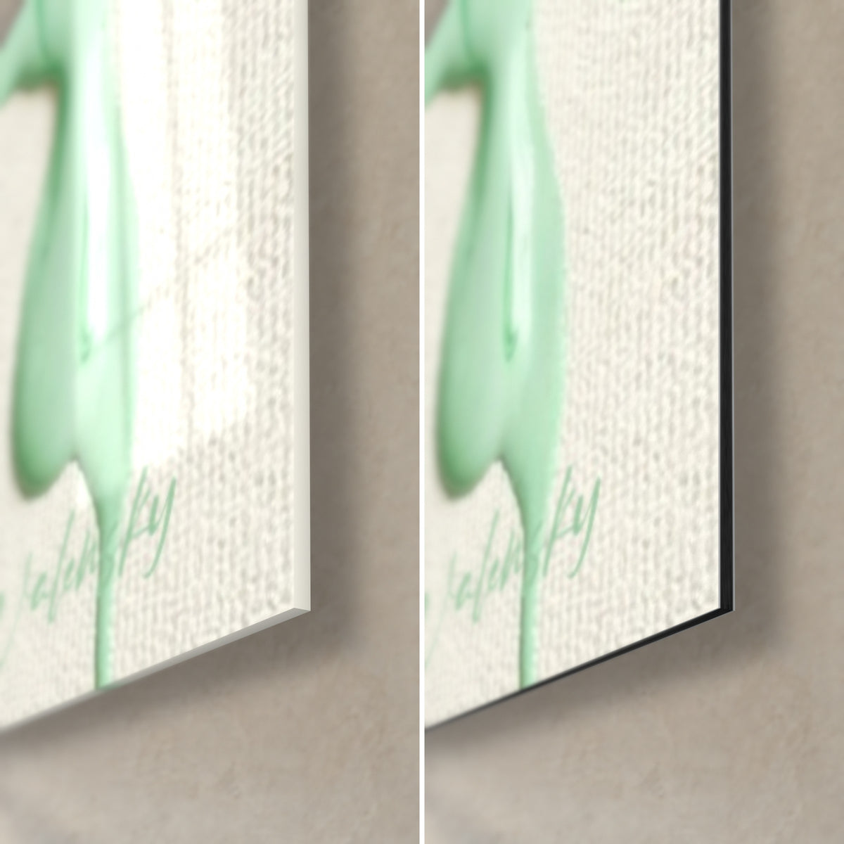 Schilderij met mintgroene verfdruppel op crèmekleurige achtergrond, rechtsonder: glanzend acrylglas en mat Dibond aluminium, 3 mm rand