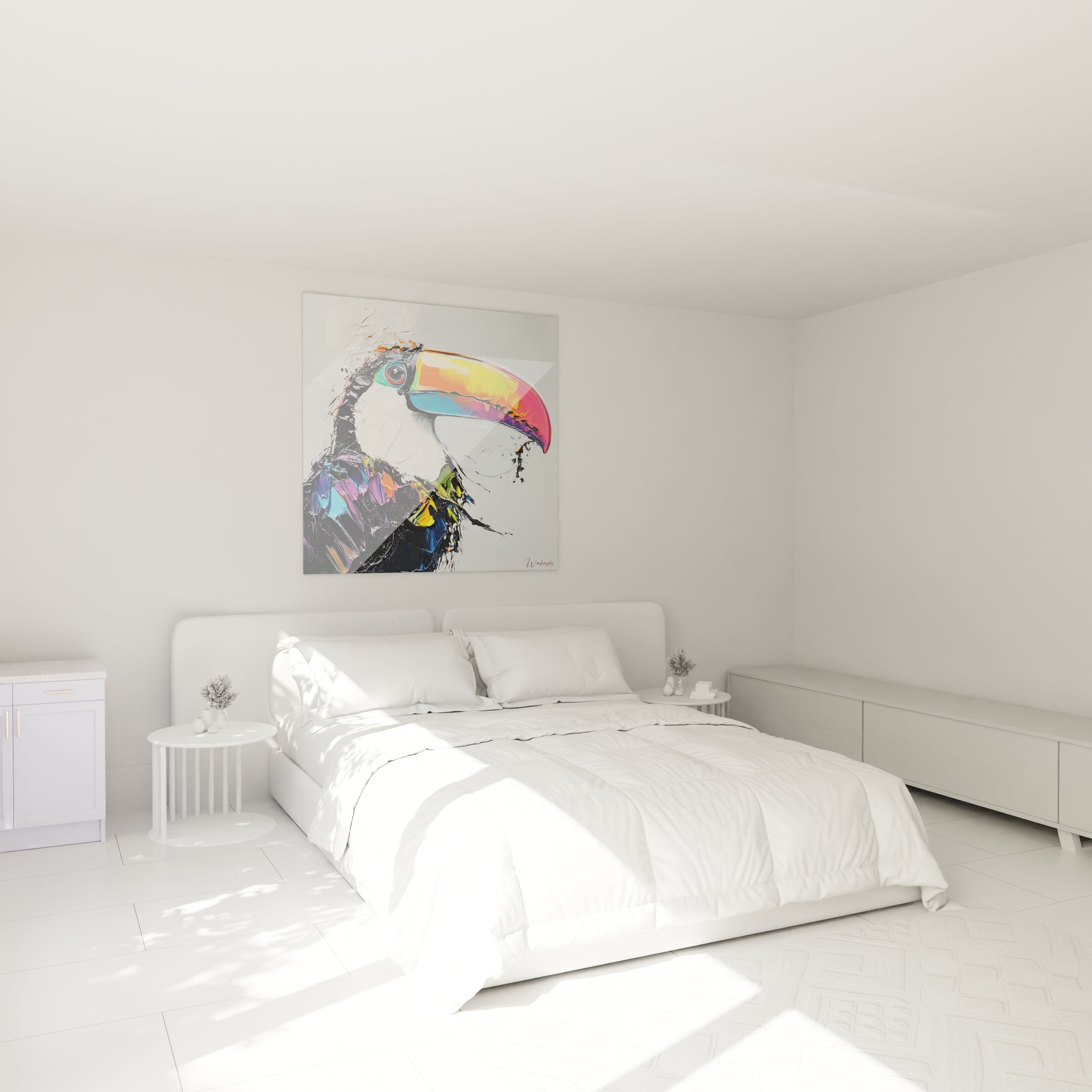 Tableau toucan coloré Walensky accroché au-dessus d'un lit double dans une chambre blanche et lumineuse
