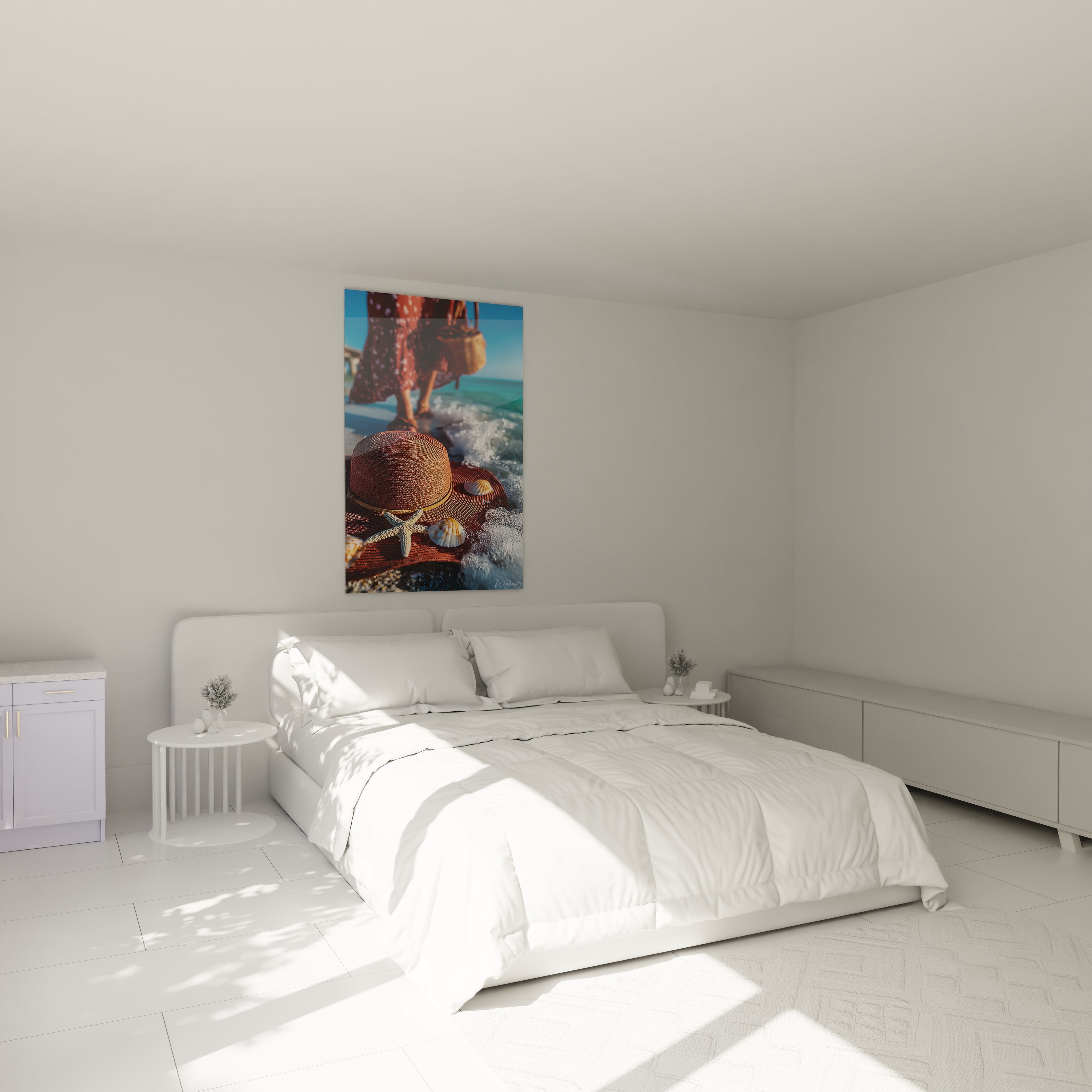 Tableau mural Walensky au dessus du lit dans chambre blanche tableau déco chapeau étoile de mer sur fond plage