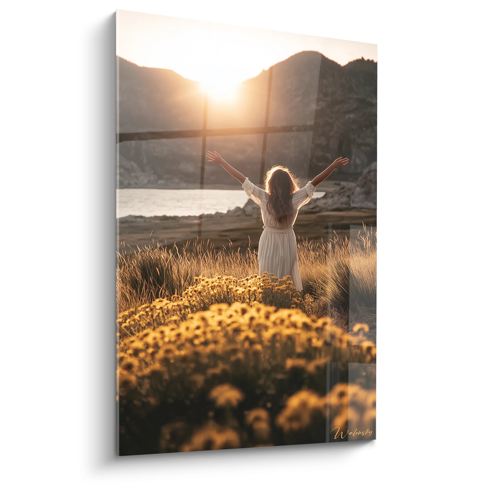 tableau femme liberté mural Walensky paysage coucher de soleil femme bras ouverts dans un champ de fleurs dorées