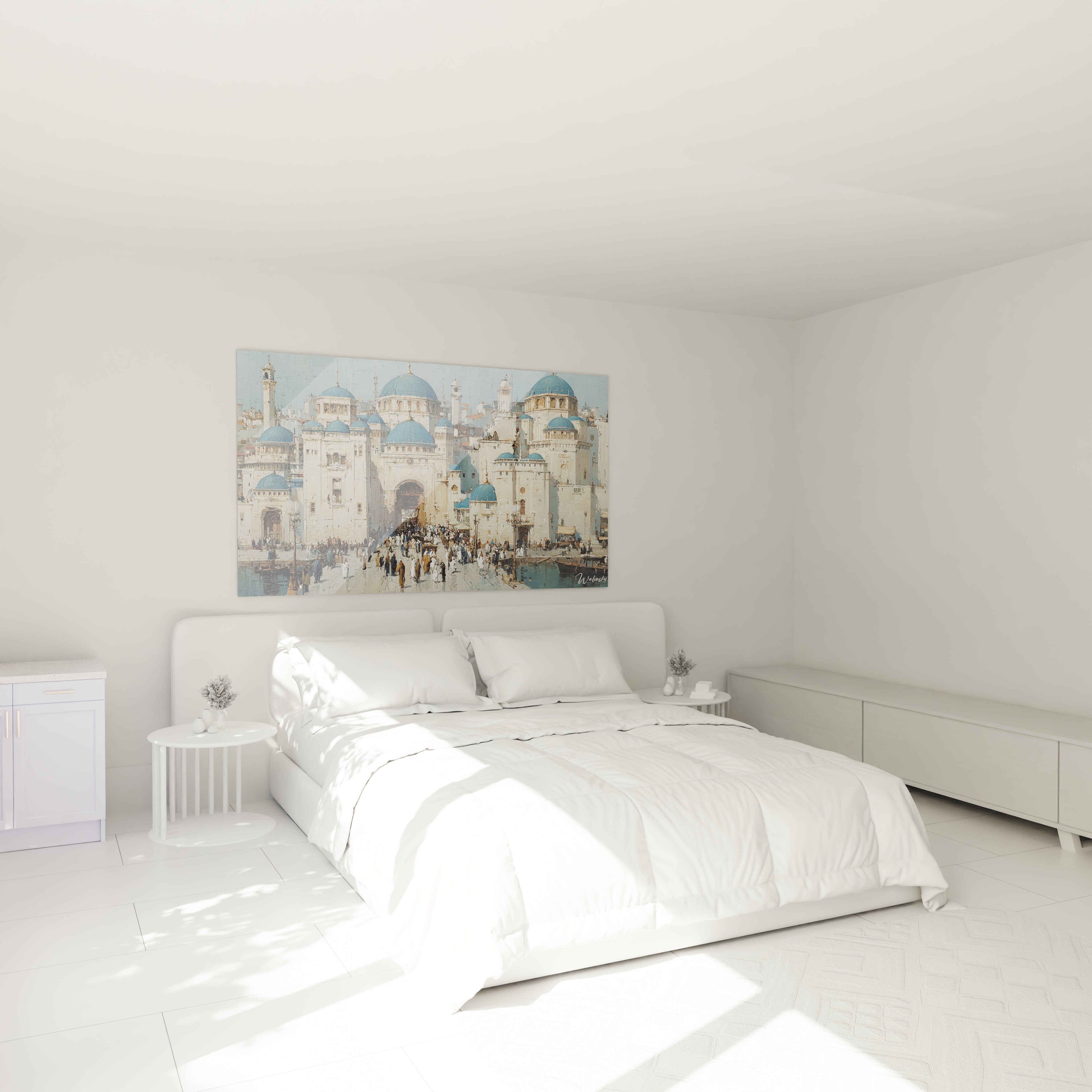 tableau mosquée orientalisme Walensky accroché au dessus d un lit blanc minimaliste dans une chambre lumineuse