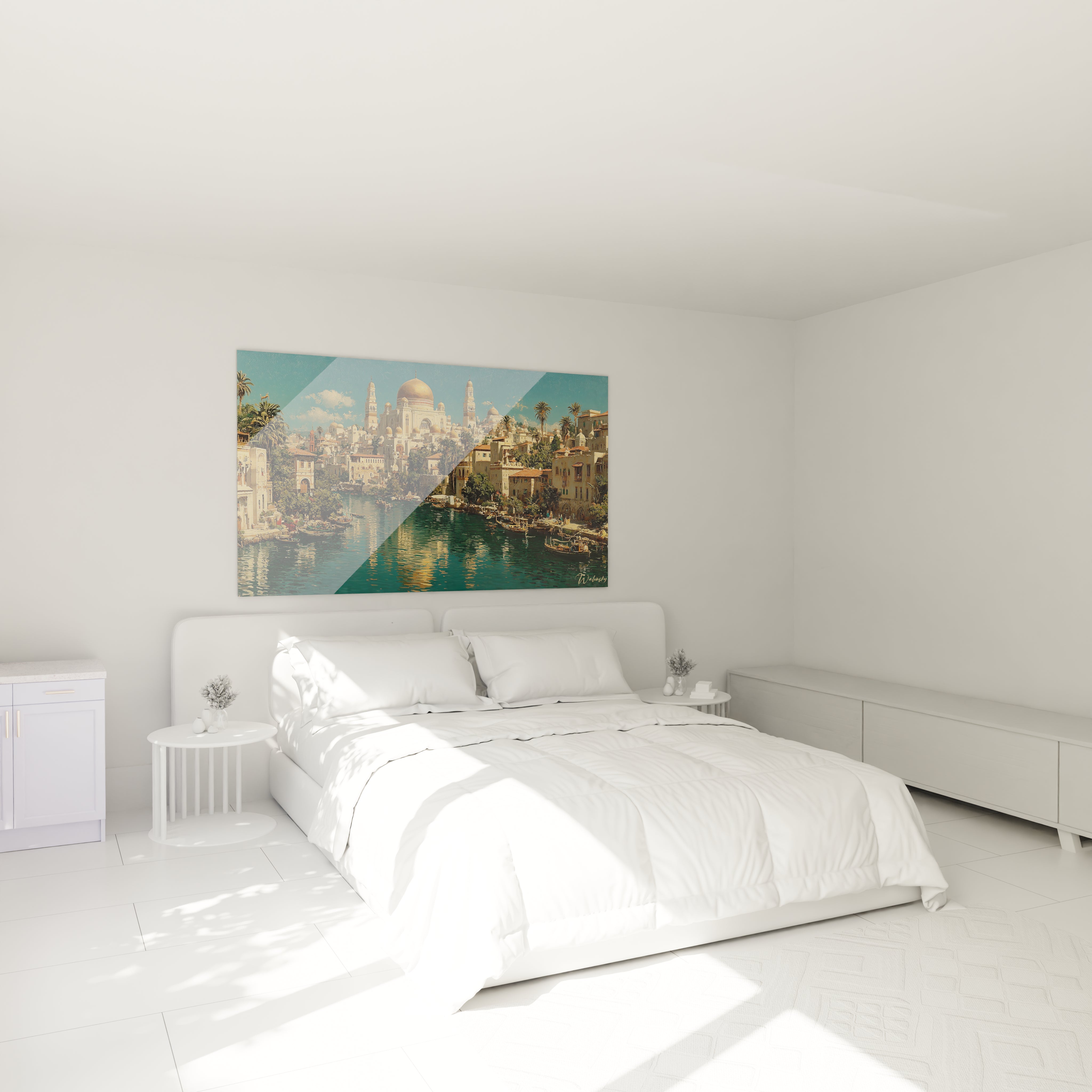 tableau mosquée orientalisme Walensky accroché au-dessus d'un lit blanc minimaliste dans une chambre lumineuse