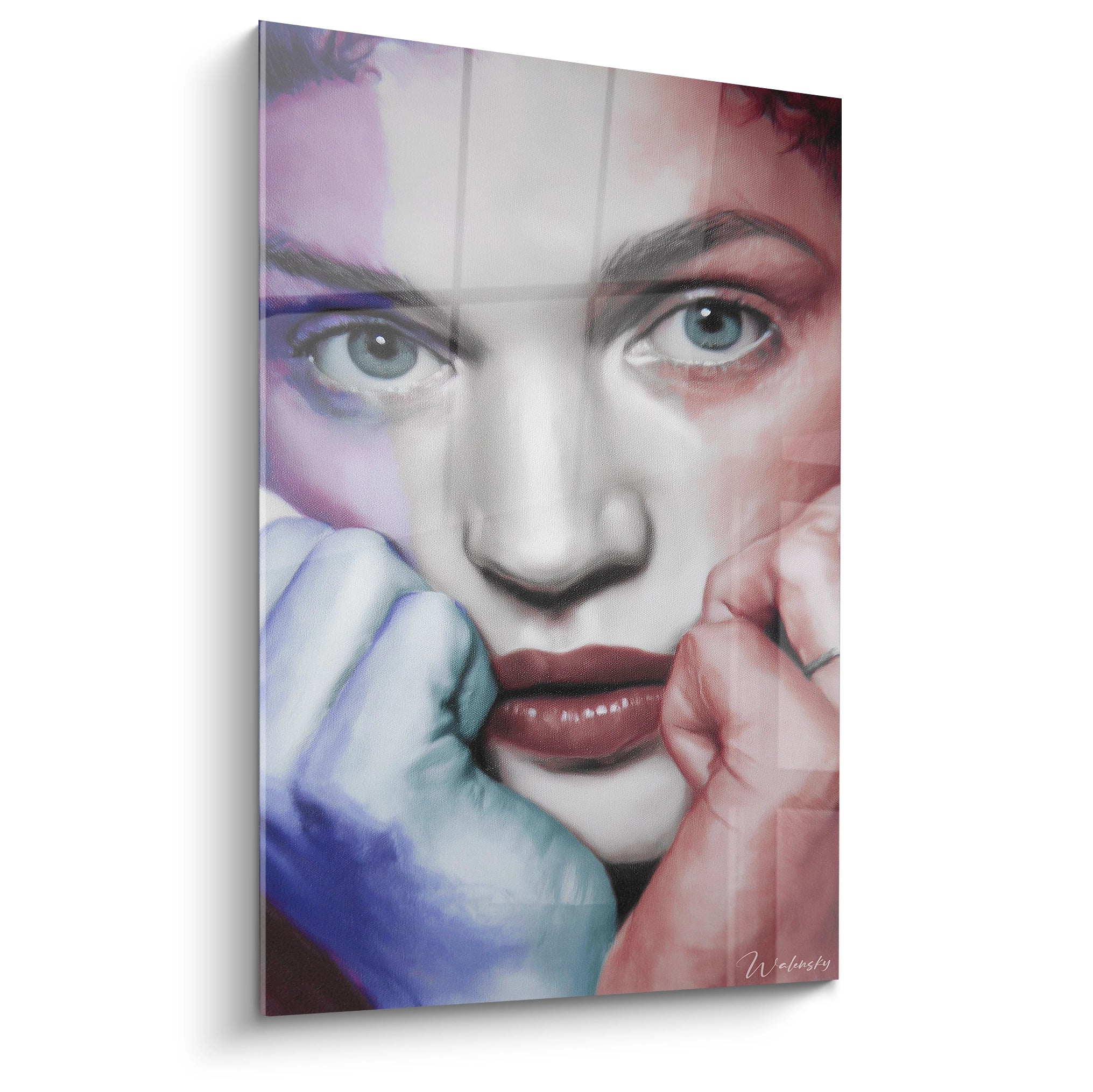 tableau visage hyperréalisme Walensky gros plan visage féminin mains encadrant teint bleu et rose sur toile