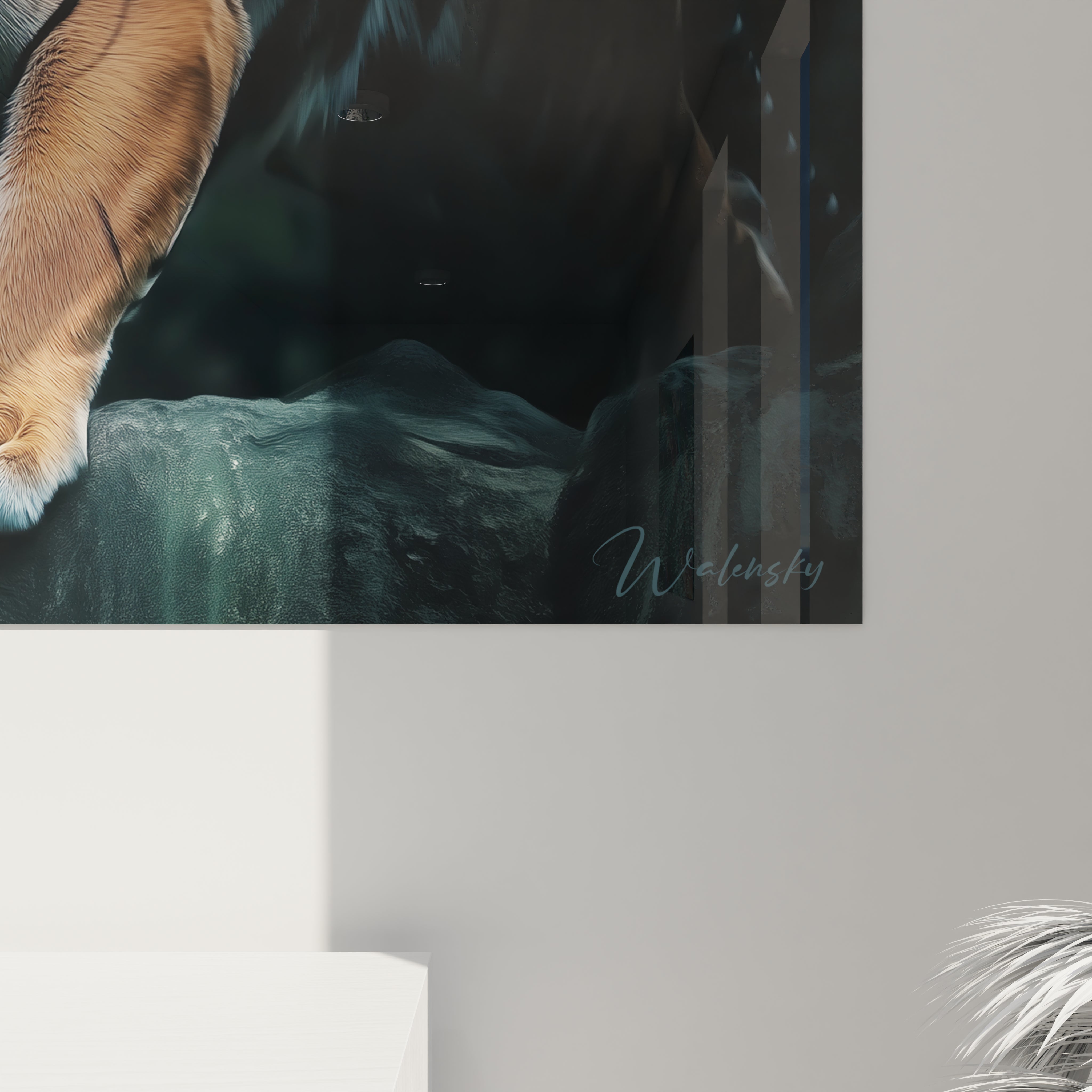 Détail d'un tableau tigre Walensky montrant la patte et une partie du corps du tigre avec fond naturel sombre