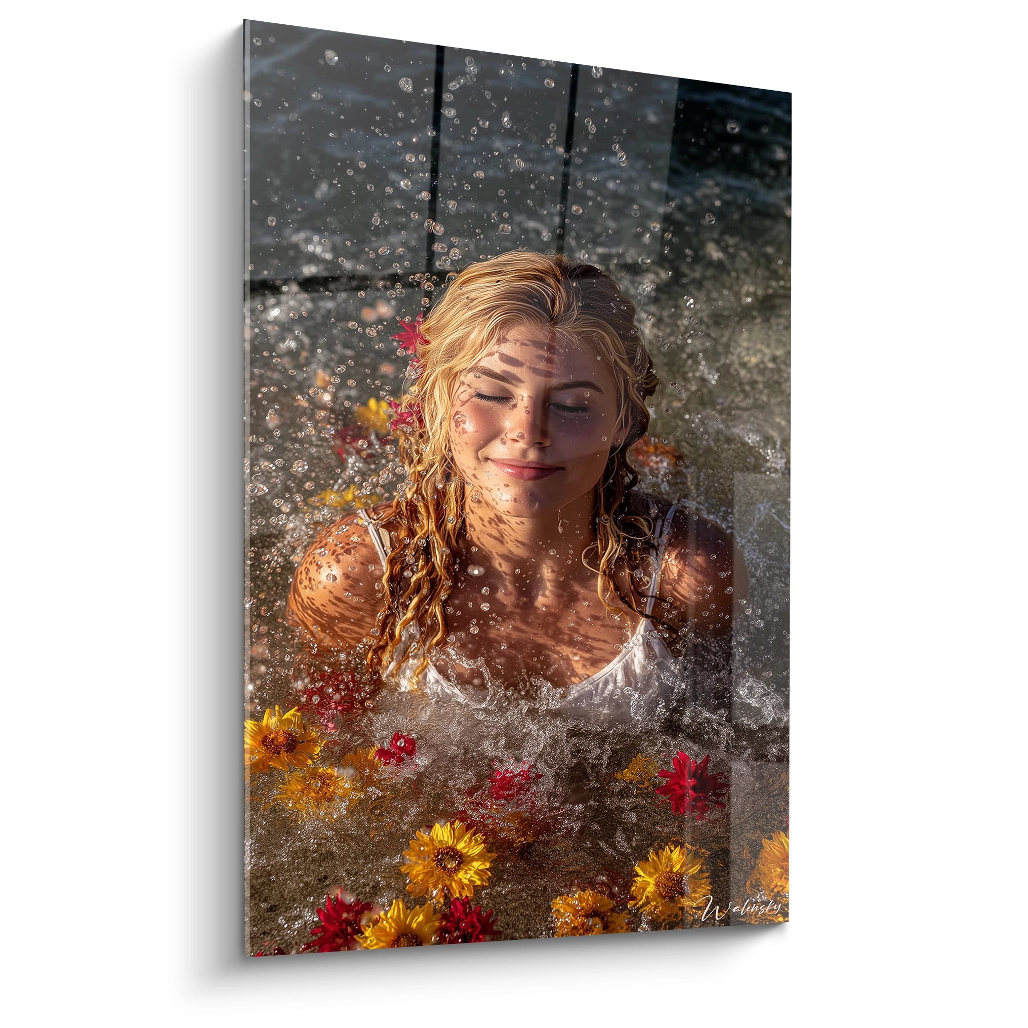 tableau femme moderne Walensky montrant une femme blonde souriante les yeux fermes dans l eau entouree de fleurs et de gouttes
